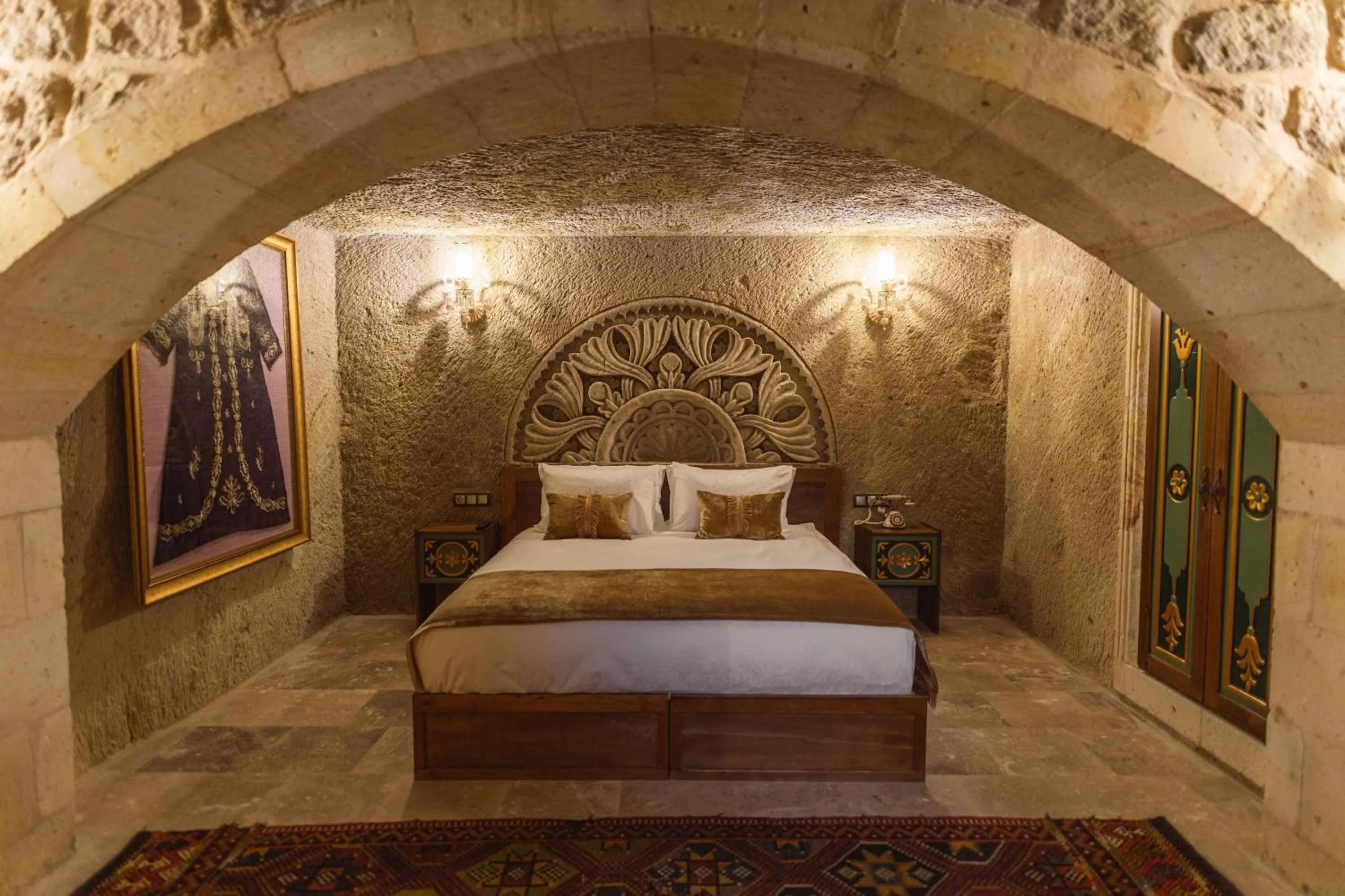 Bed in Solo Cave Suites