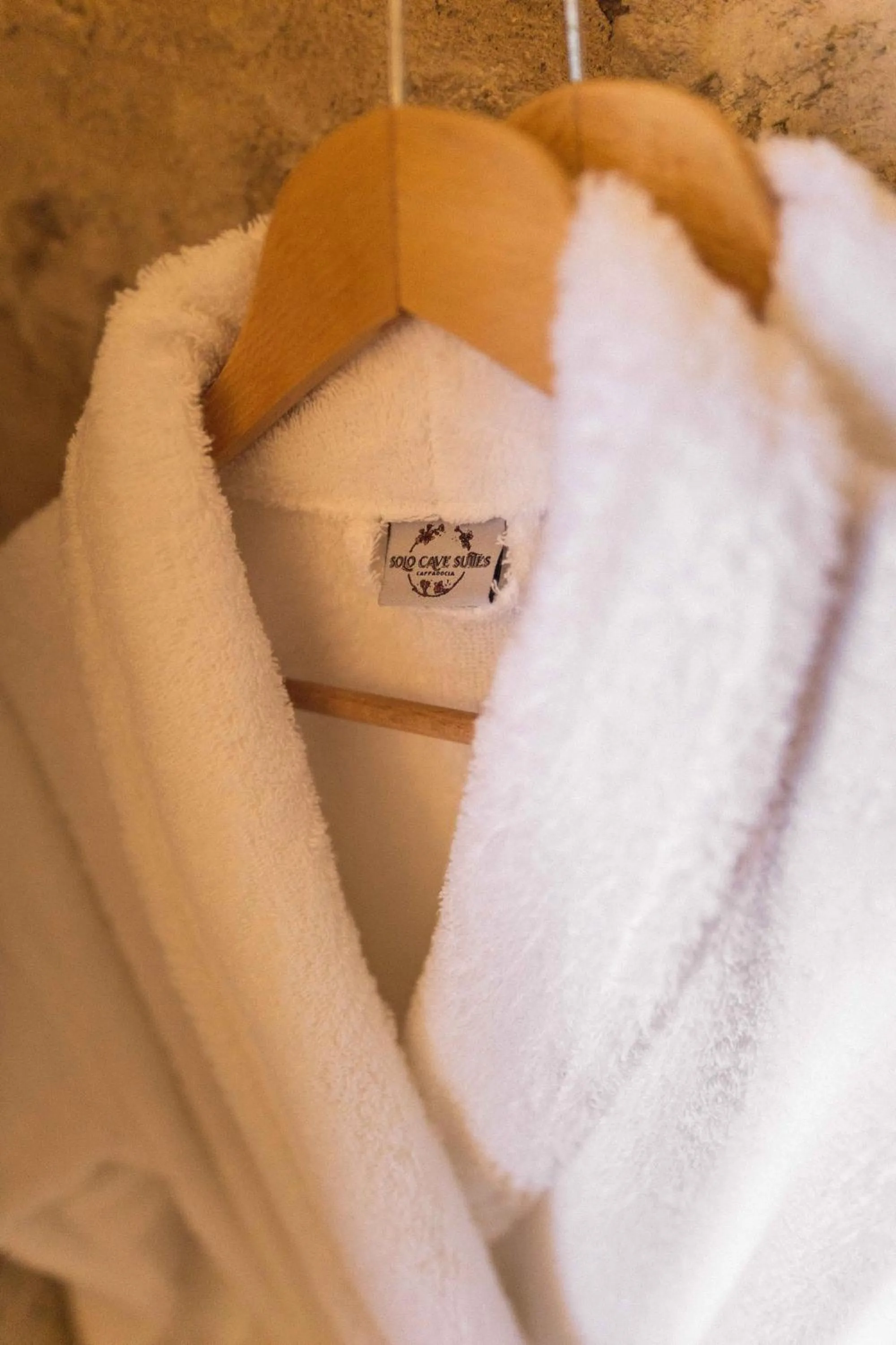 Bathroom, Bed in Solo Cave Suites