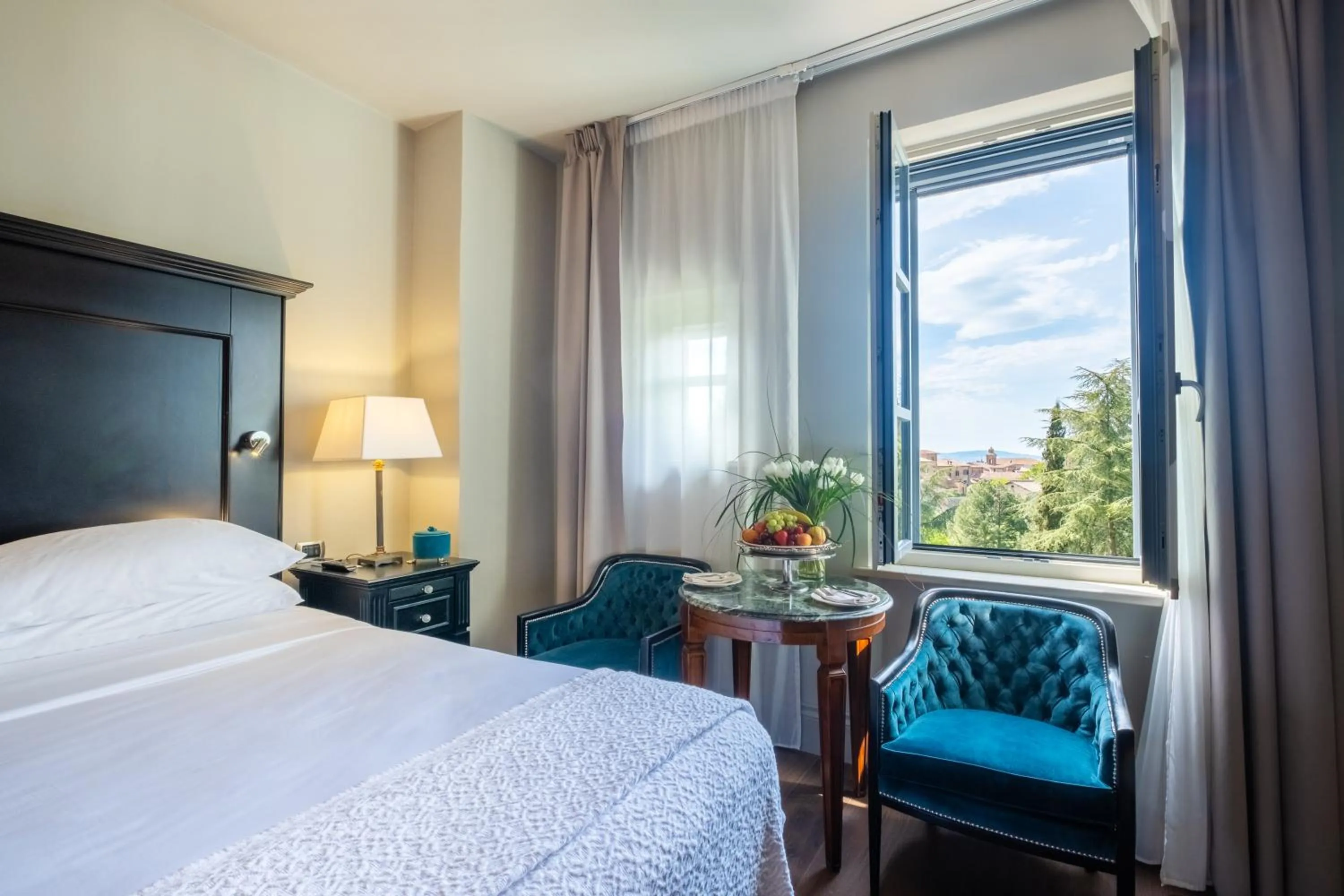 View (from property/room), Bed in Hotel Vannucci