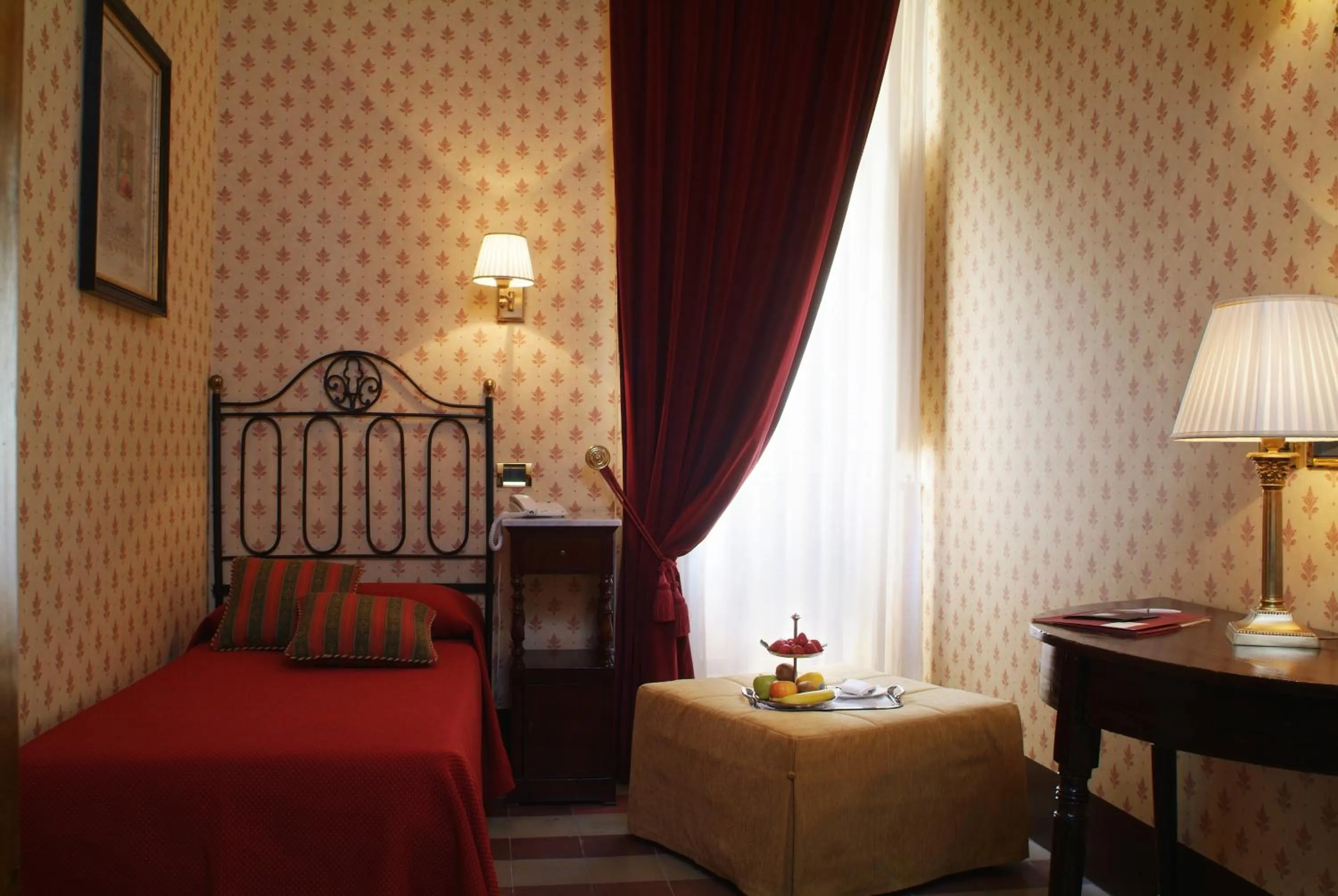 Photo of the whole room, Seating Area in Palazzo Failla Hotel