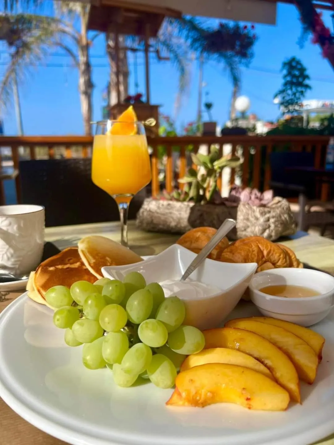 Restaurant/places to eat in Secret Garden Hotel