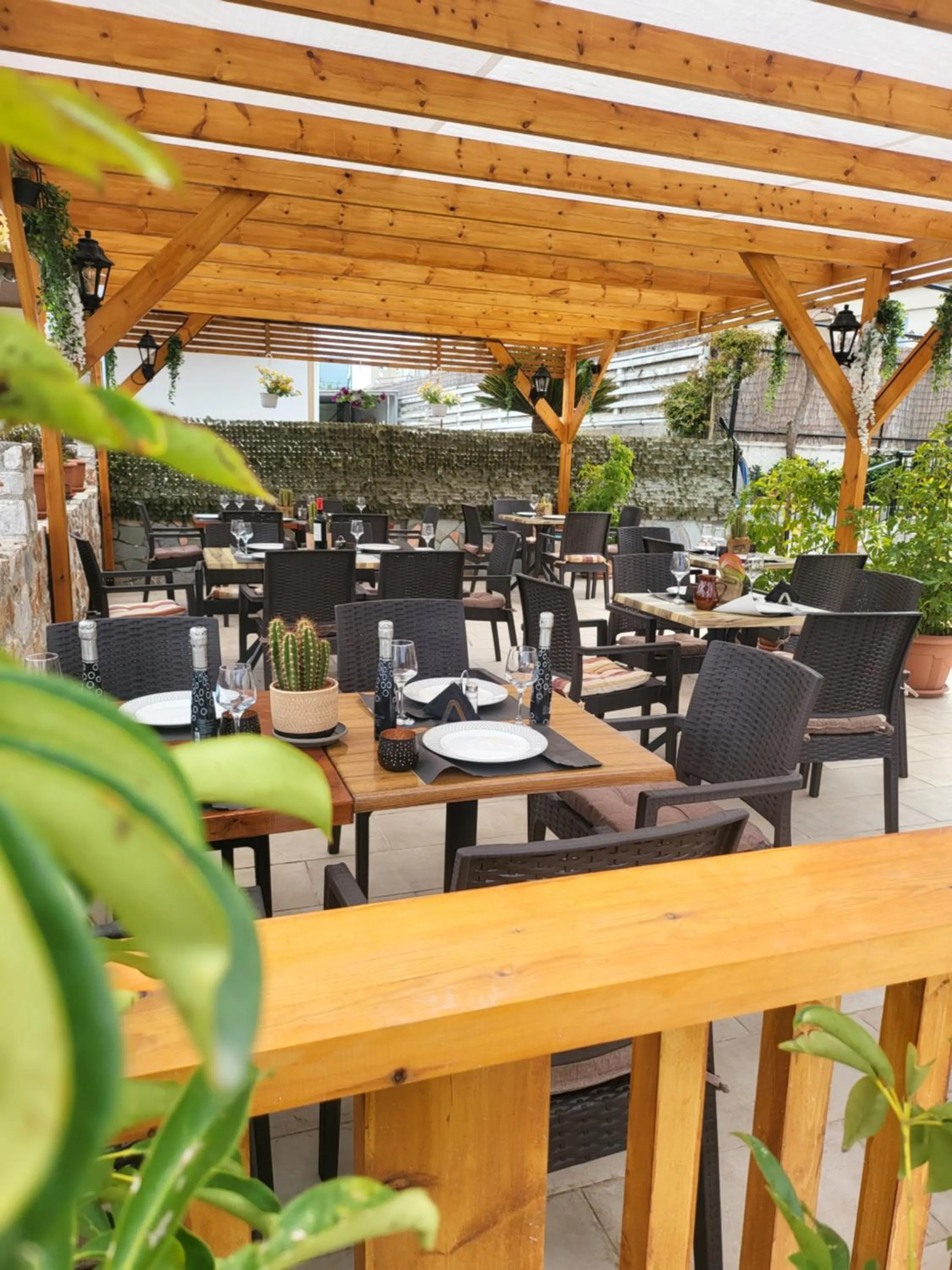 Restaurant/places to eat in Secret Garden Hotel