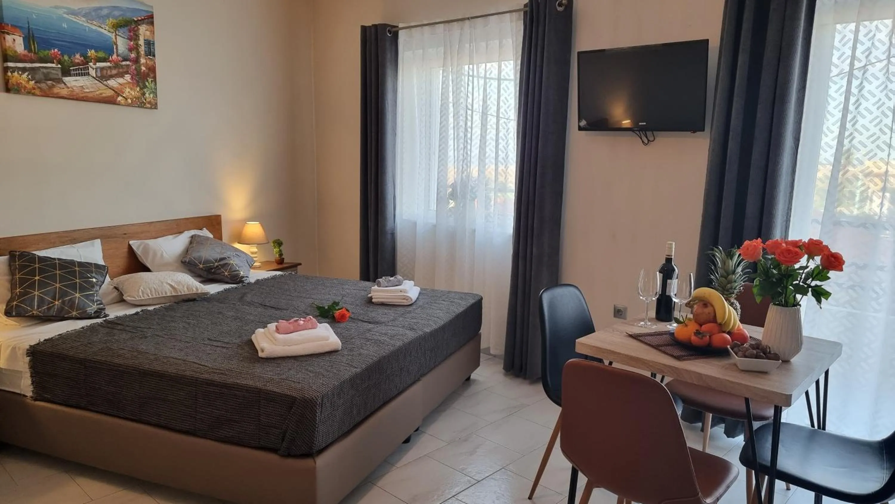 Photo of the whole room, Bed in Secret Garden Hotel