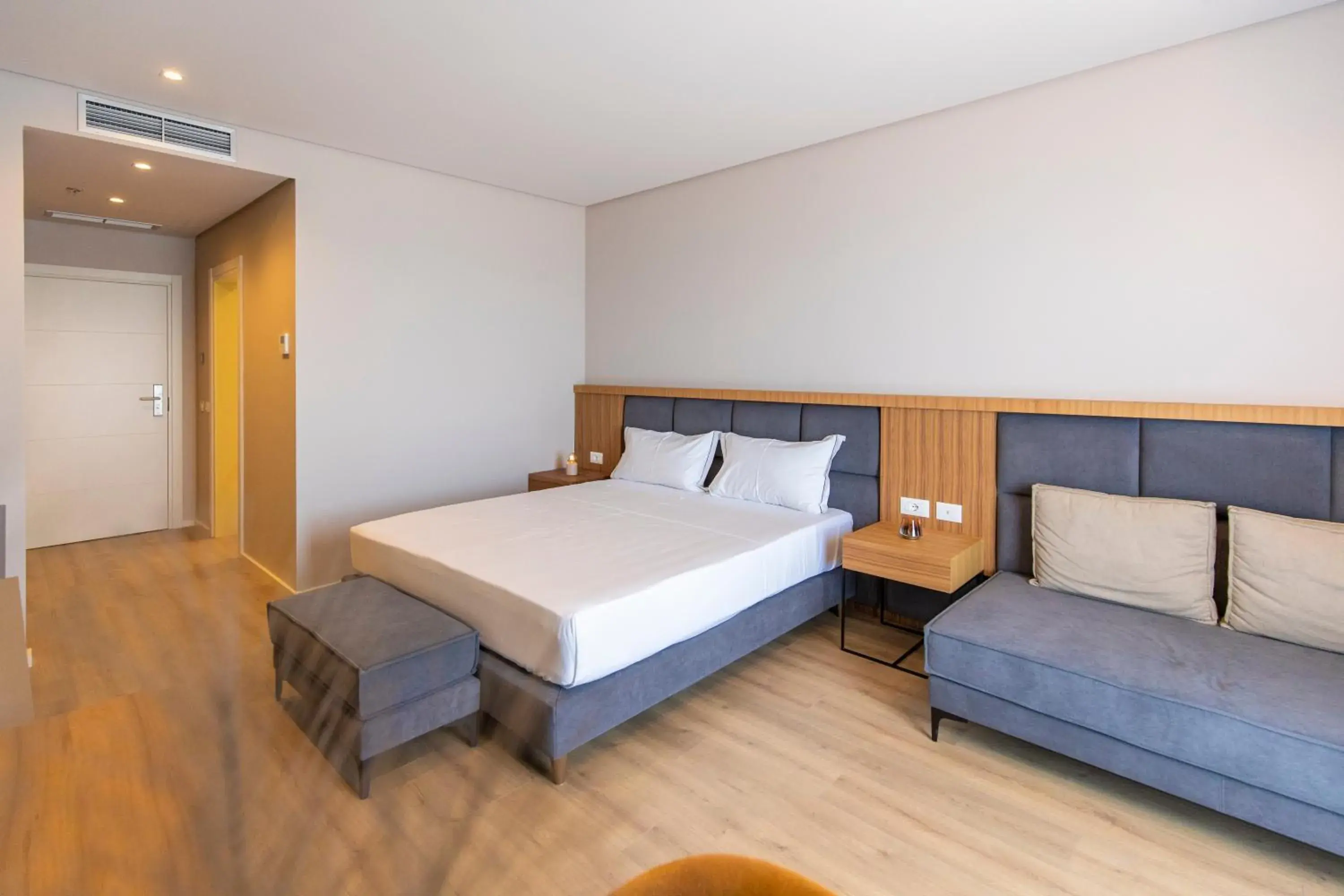 King Room with Mountain View in AMR Hotel - Durres King Room with Mountain View in AMR Hotel - Durres