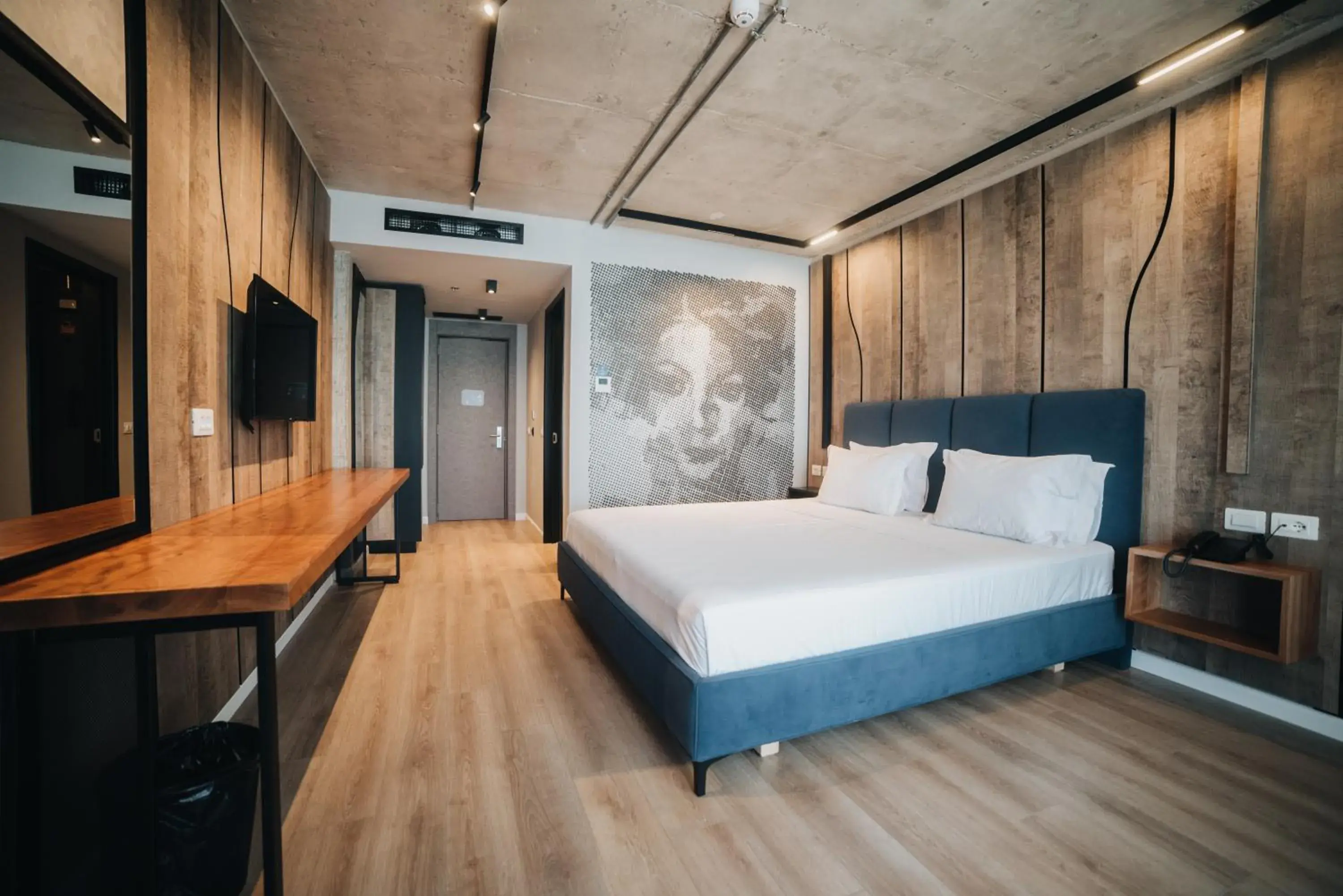 Deluxe Double Room with Sea View in AMR Hotel - Durres Deluxe Double Room with Sea View in AMR Hotel - Durres