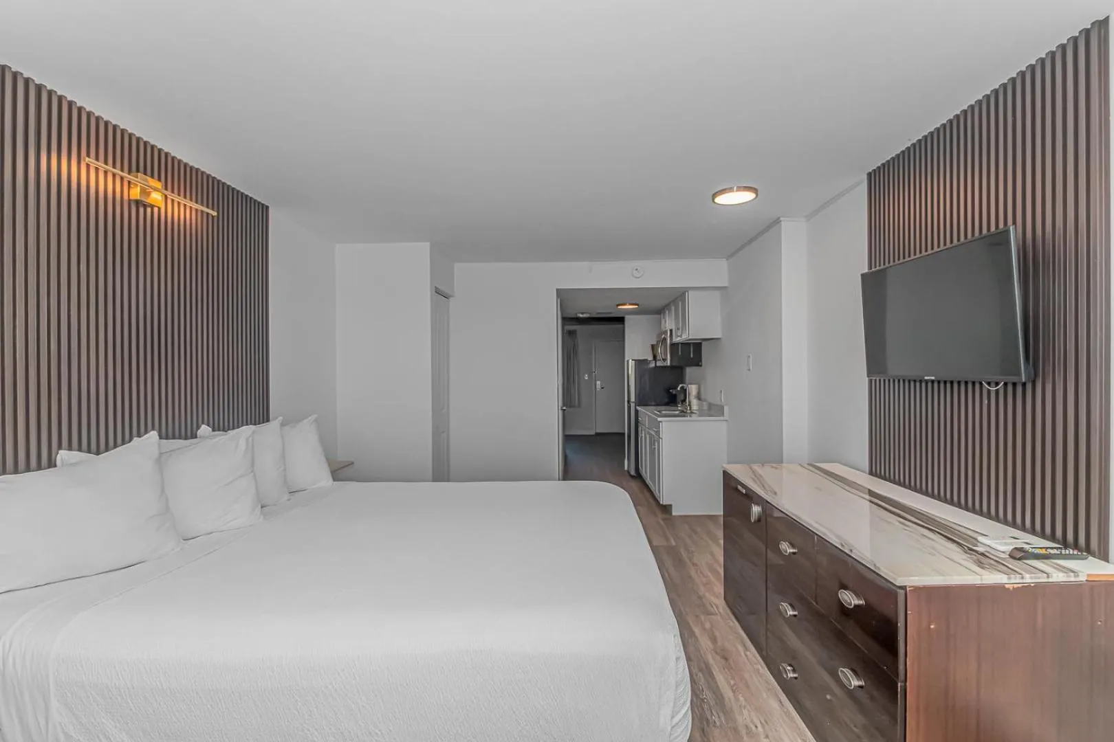 Bedroom, Bed in Grande Beach Resort