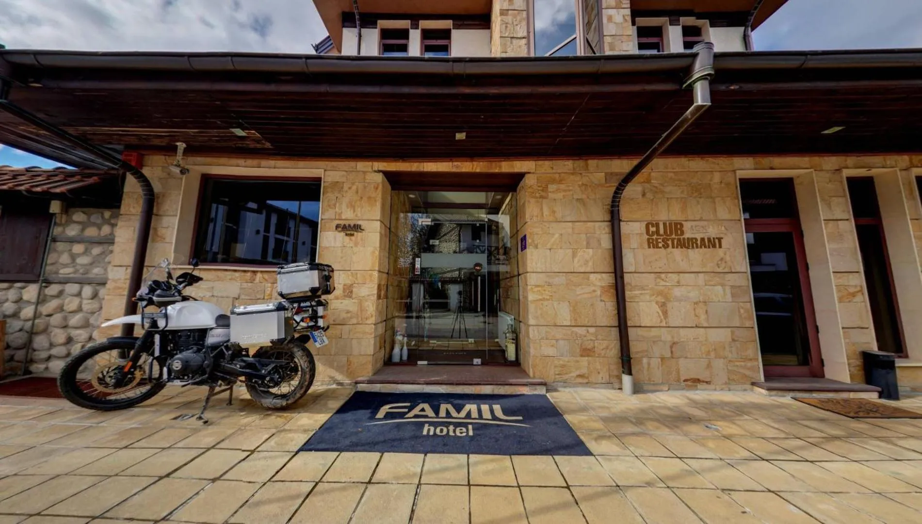 Property building in Hotel FAMIL - adults only
