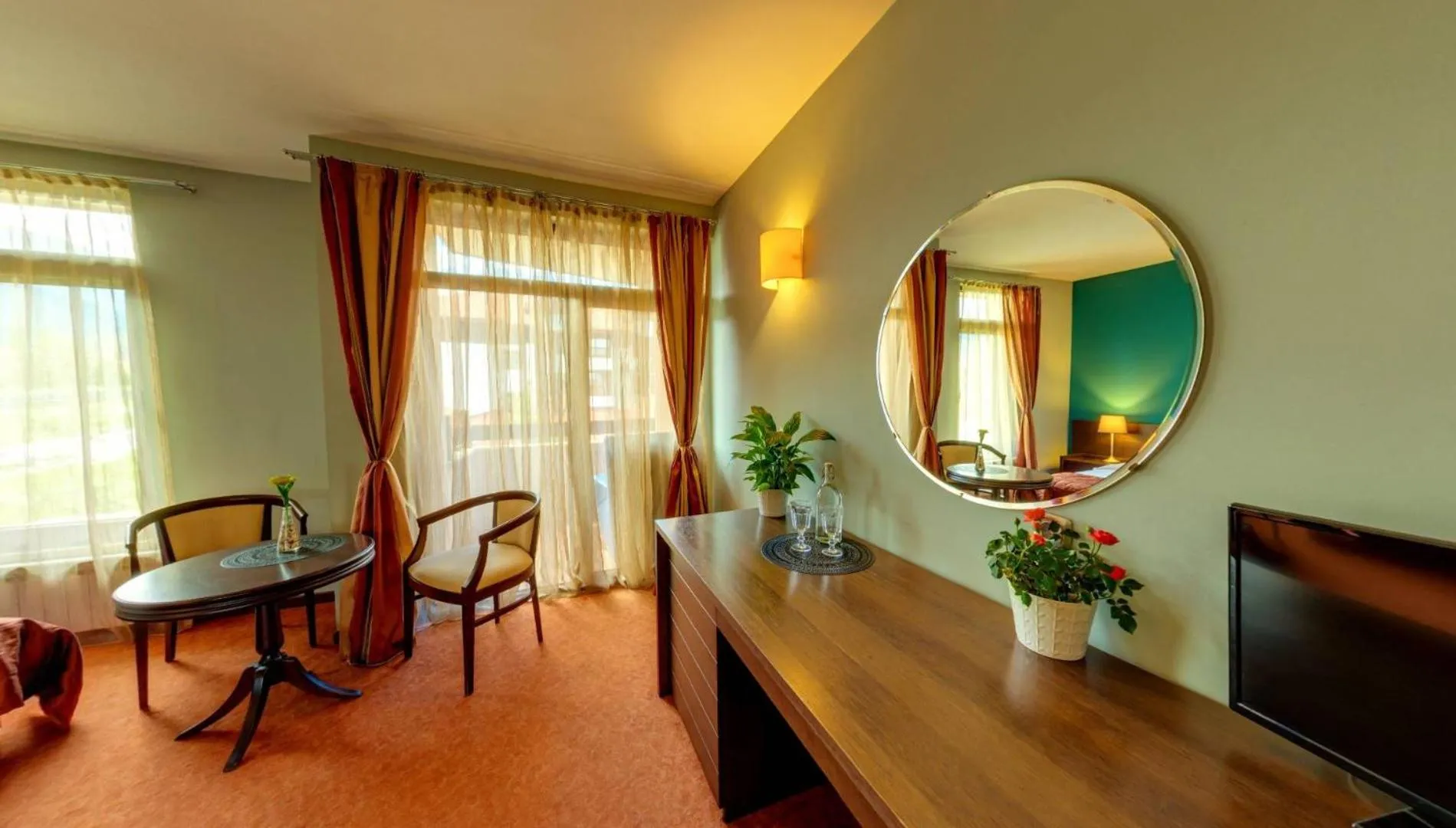 Communal lounge/ TV room in Hotel FAMIL - adults only