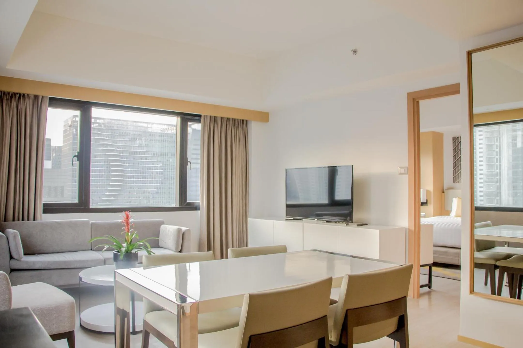 TV and multimedia in Seda Bonifacio Global City