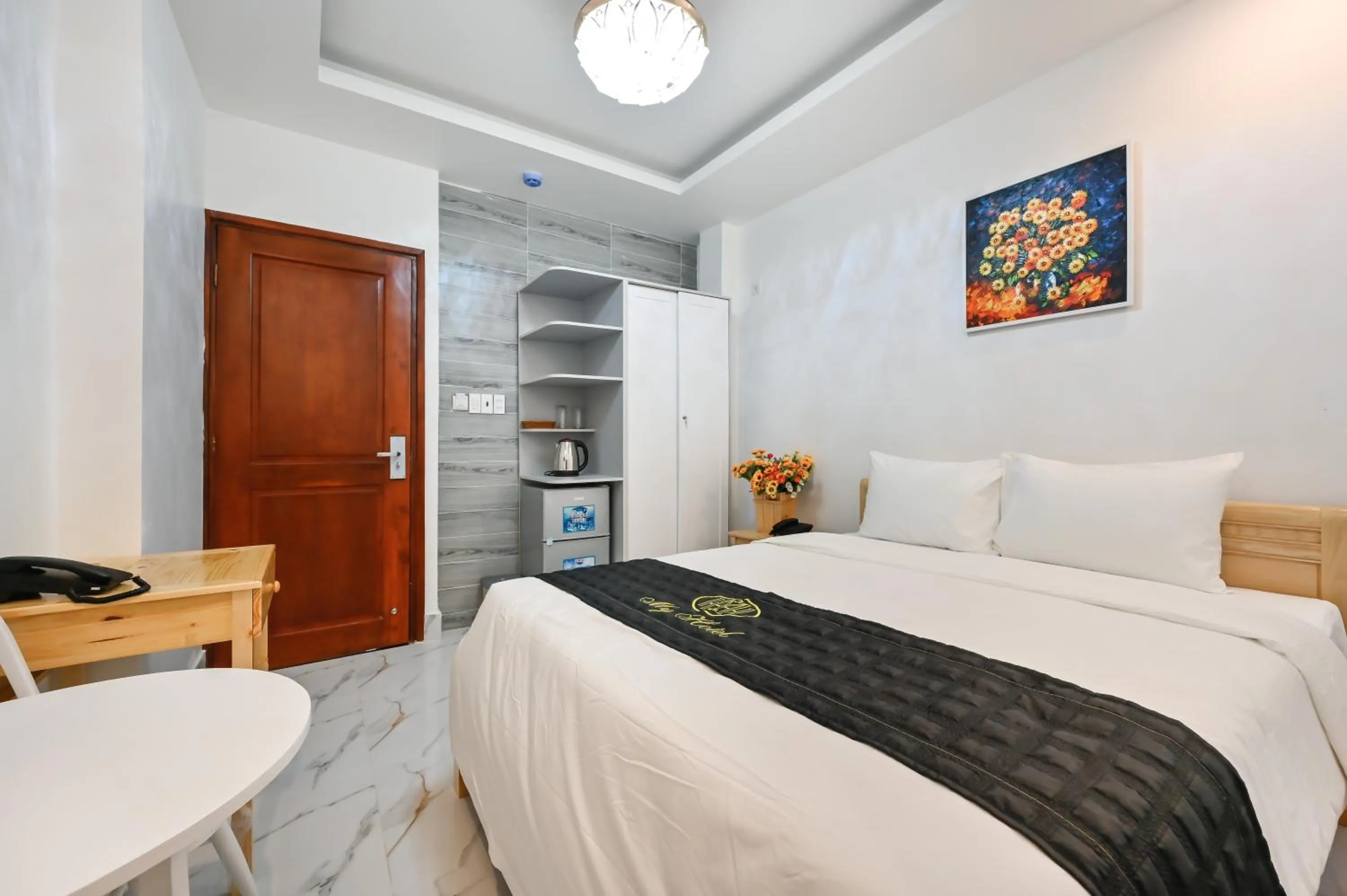 Photo of the whole room, Bed in My Hotel