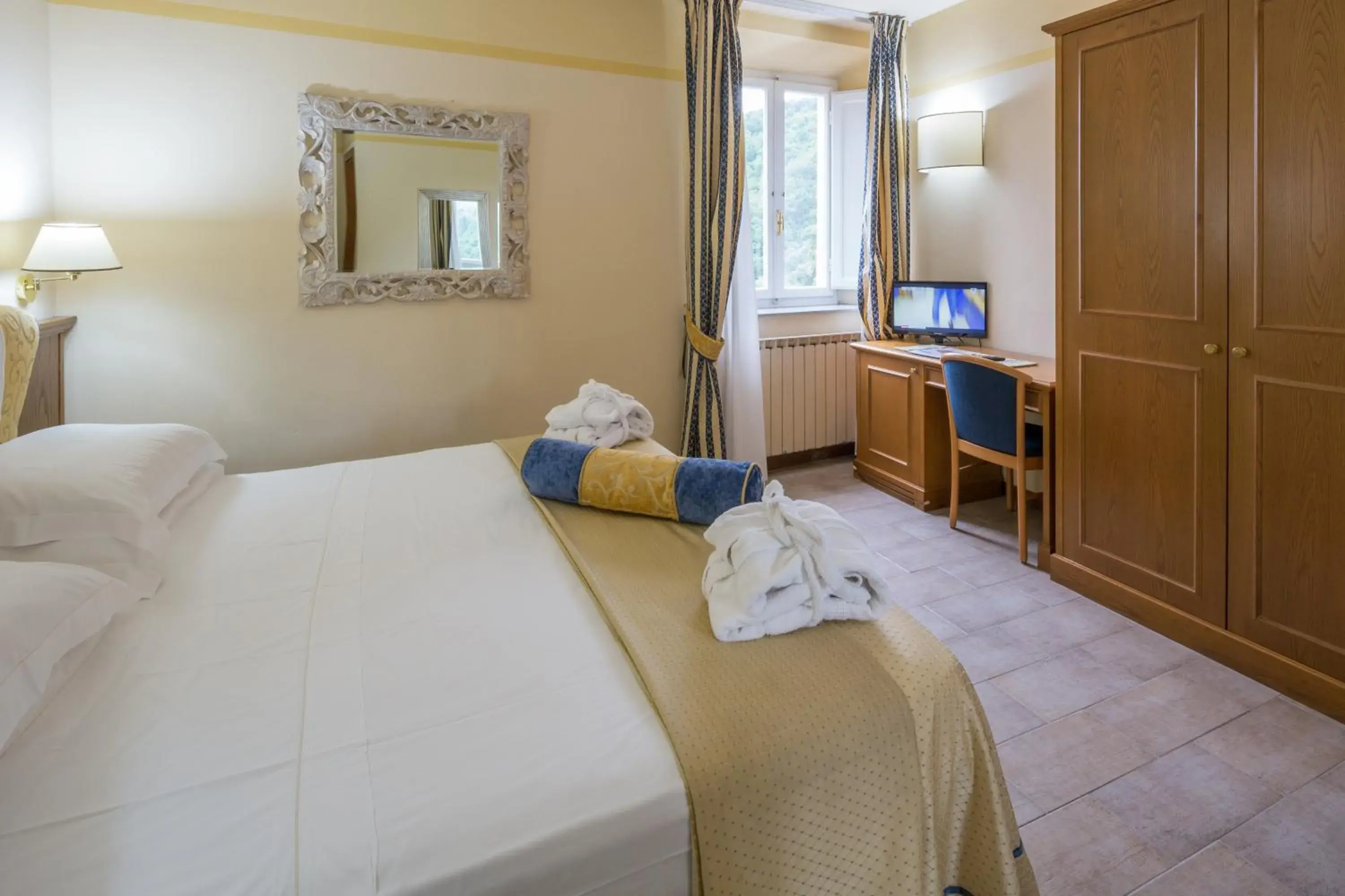 Standard Triple Room in Hotel & Terme Bagni di Lucca Standard Triple Room in Hotel & Terme Bagni di Lucca