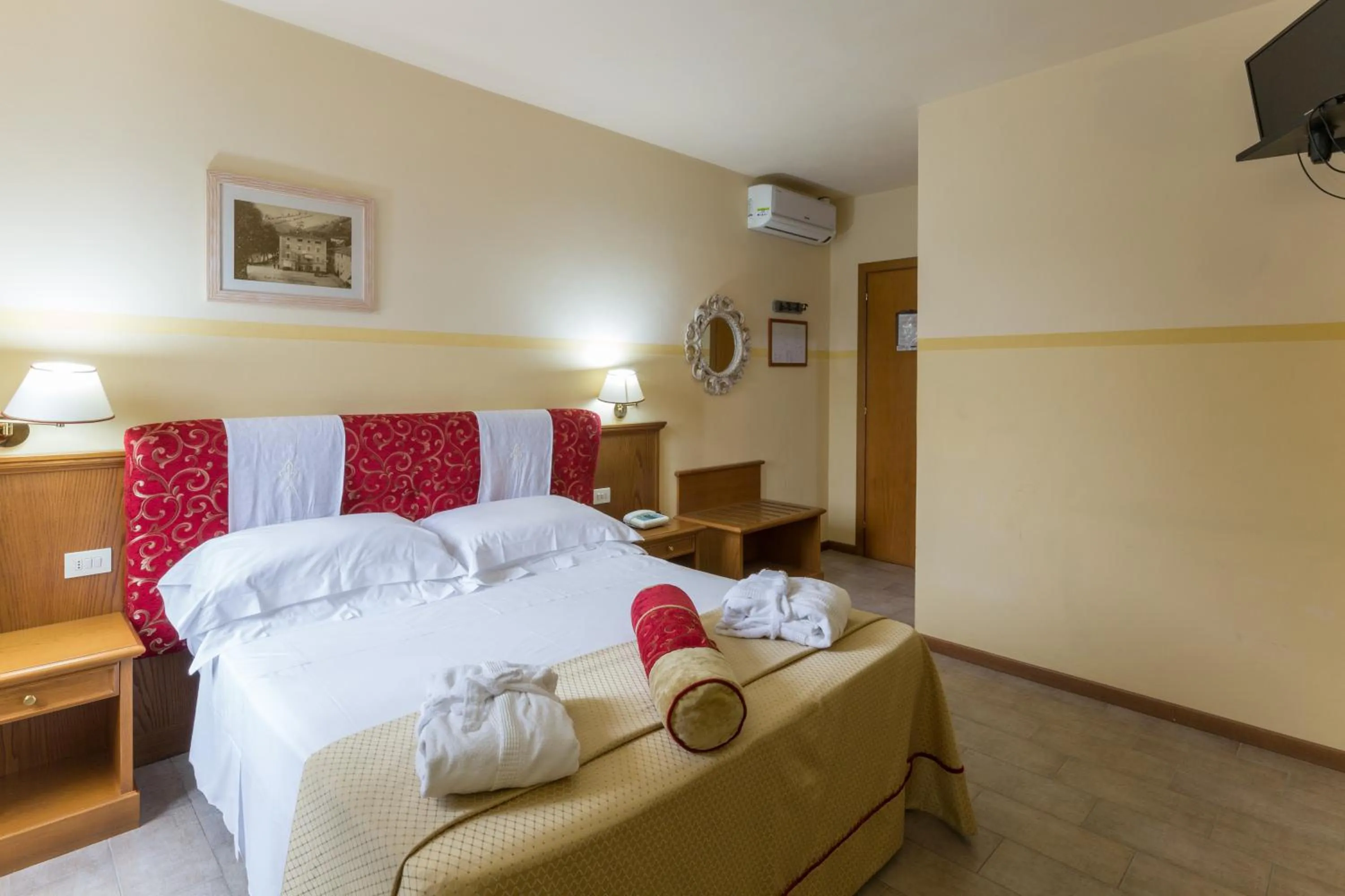 Photo of the whole room in Hotel & Terme Bagni di Lucca