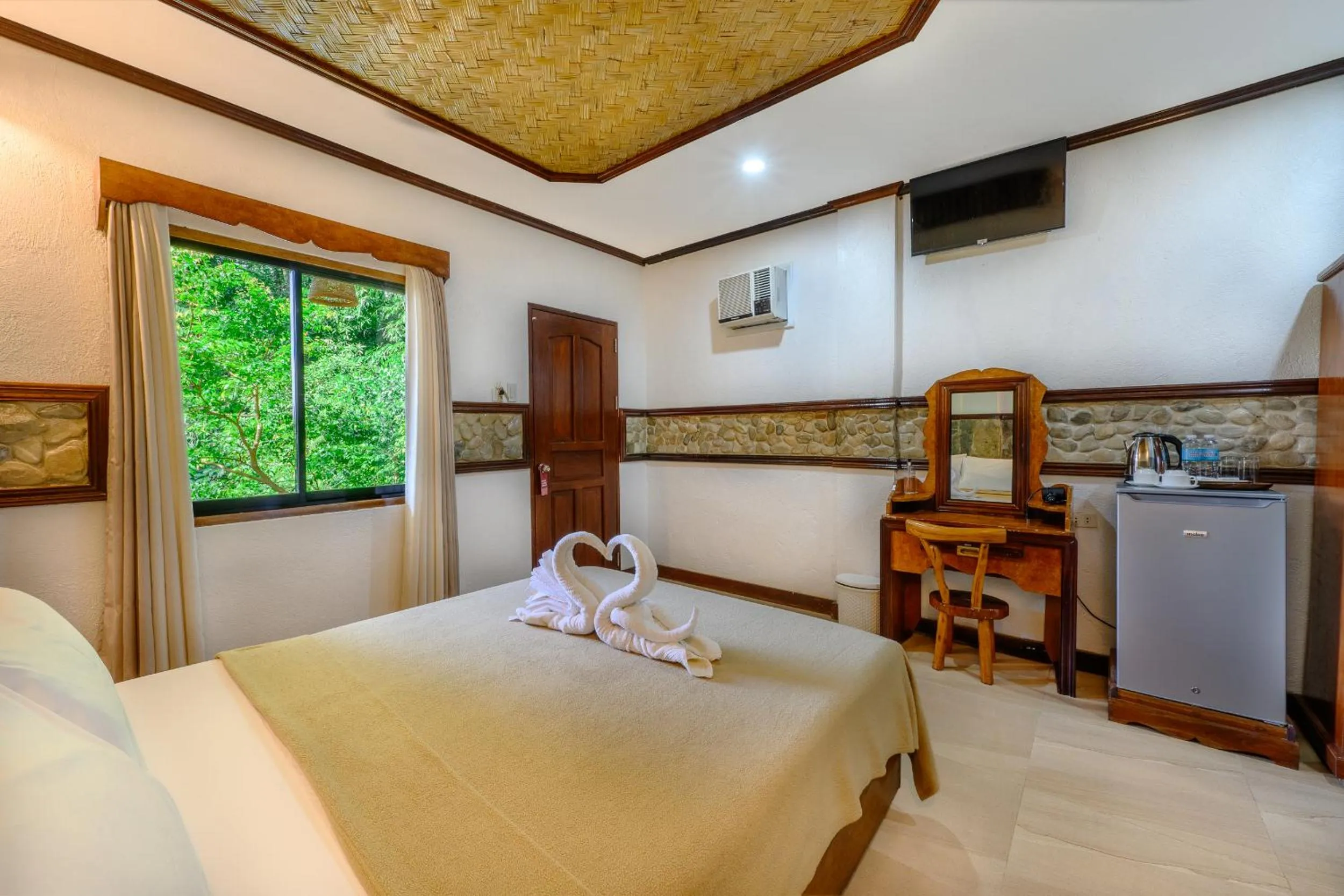 Bed in El Nido Viewdeck Cottages