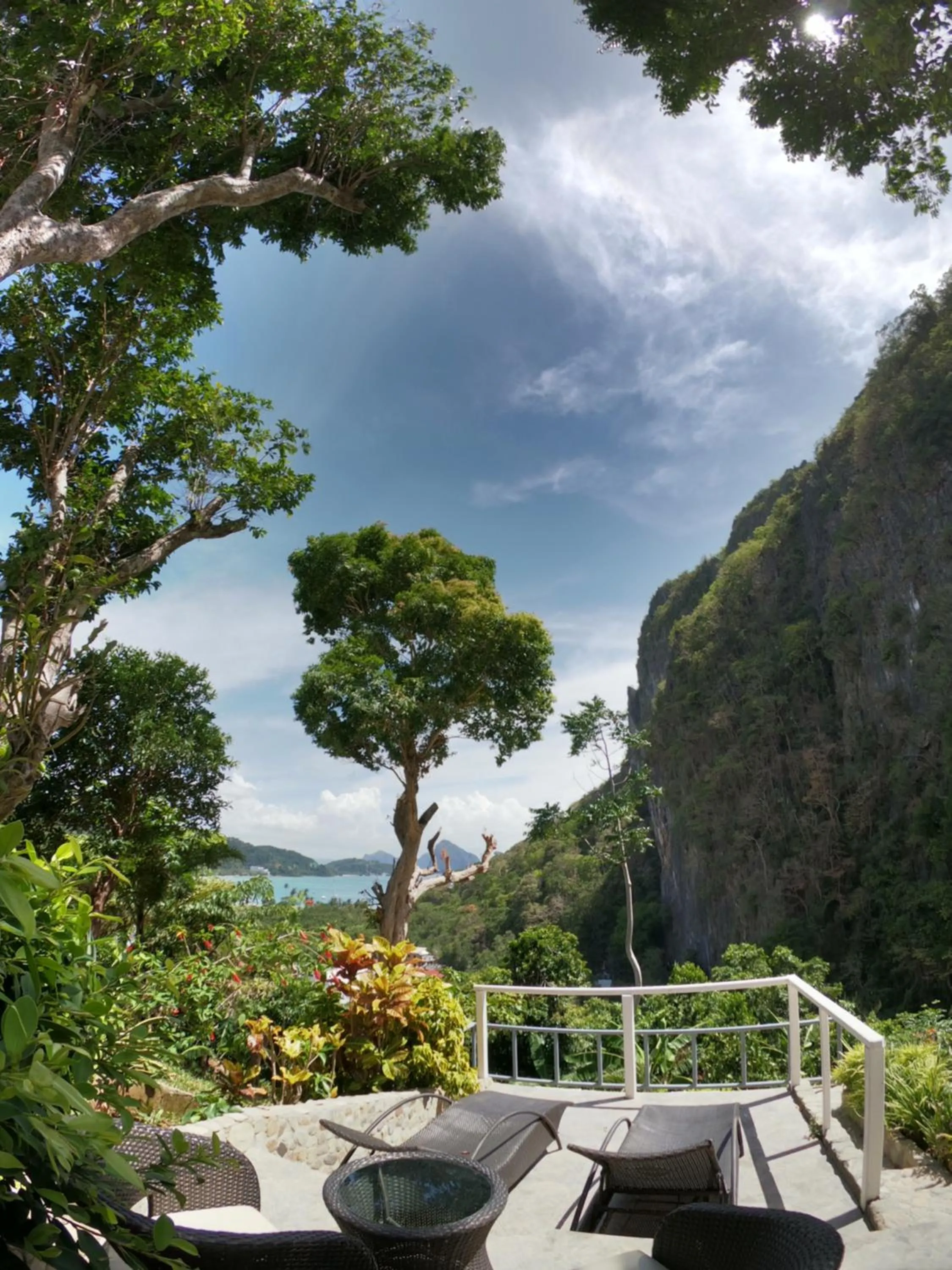 Pool view in El Nido Viewdeck Cottages