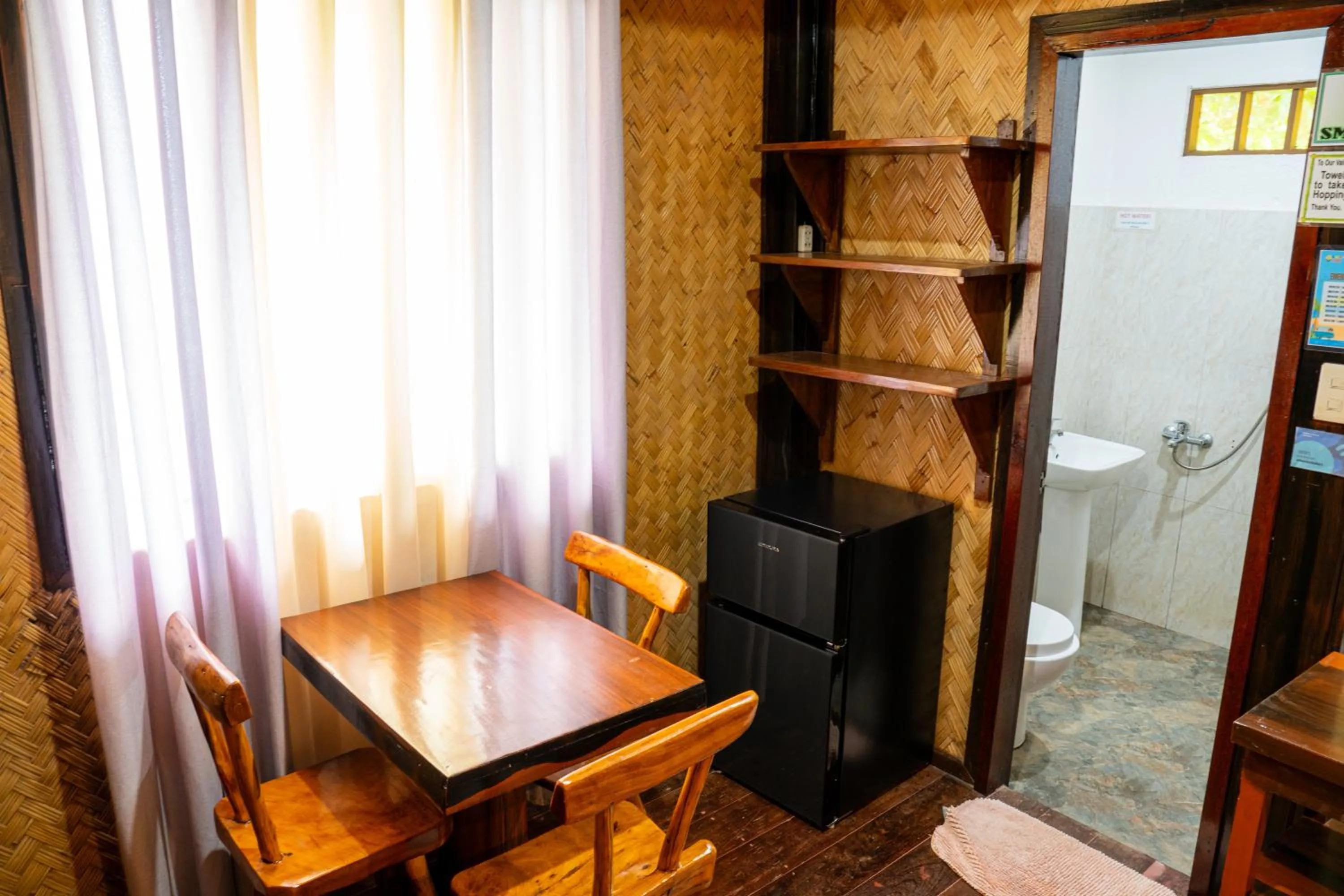 Dining area in El Nido Viewdeck Cottages