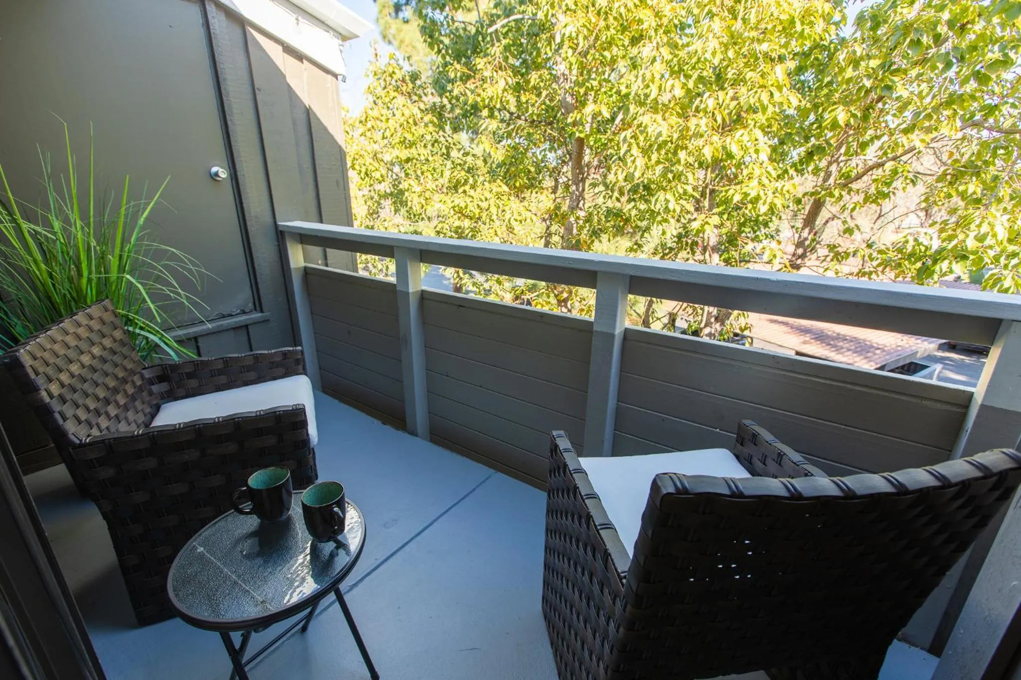 Huge Oceanside Private 2BR Apartment-Pool-Gym-Spa