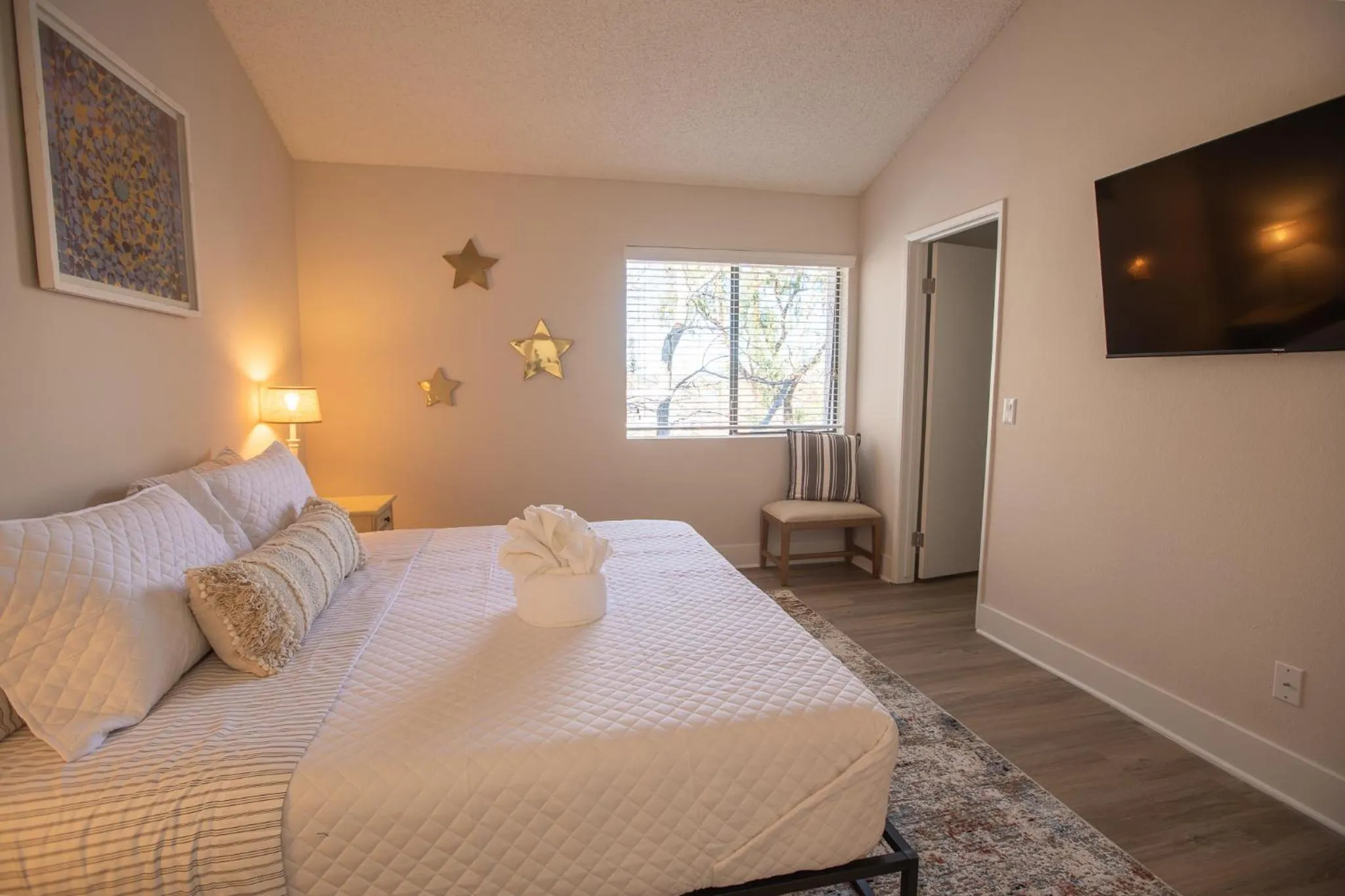 Bedroom, Bed in Huge Oceanside Private 2BR Apartment-Pool-Gym-Spa