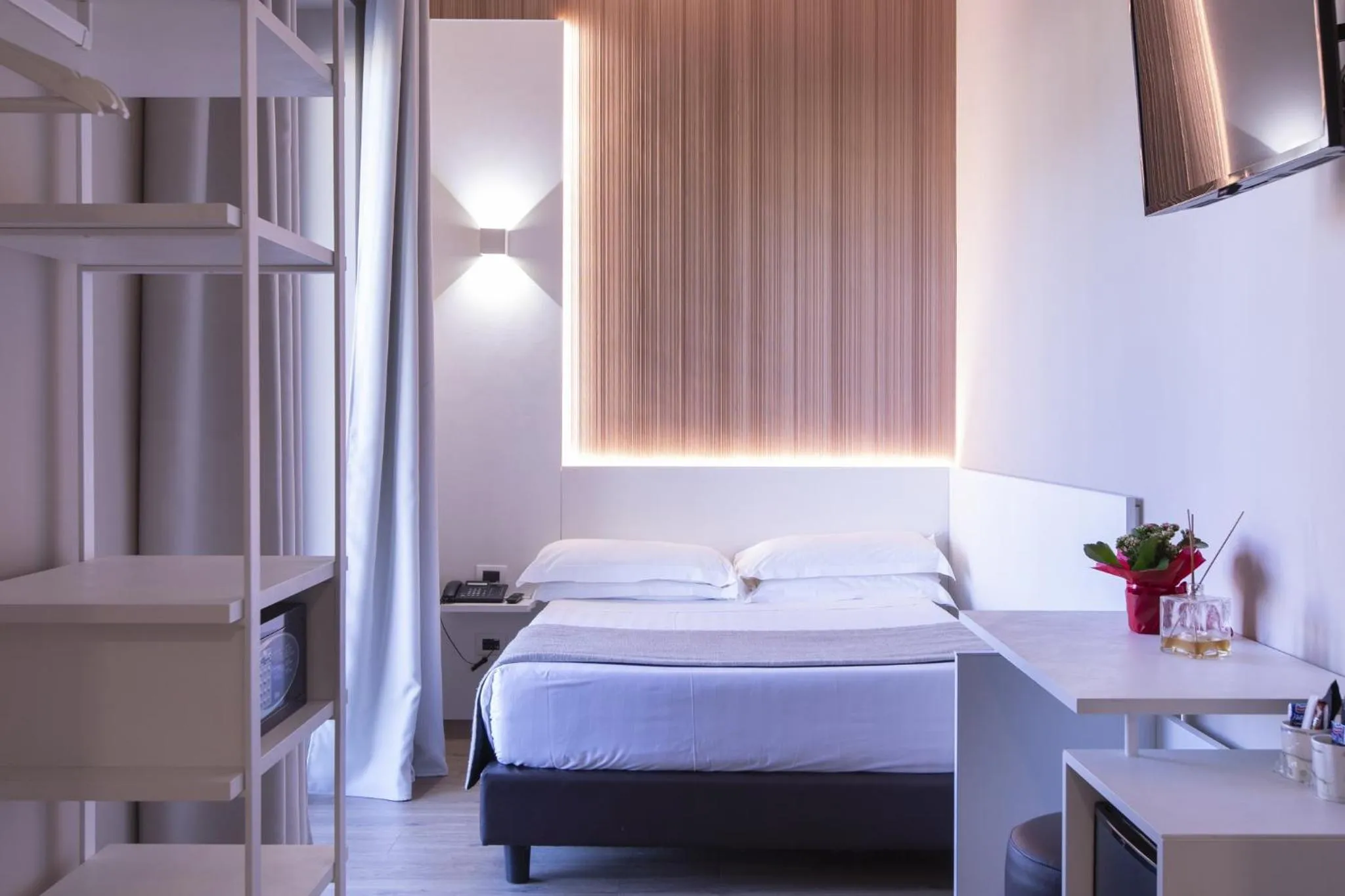 Photo of the whole room, Bed in Garner Hotel Rome Aurelia by IHG