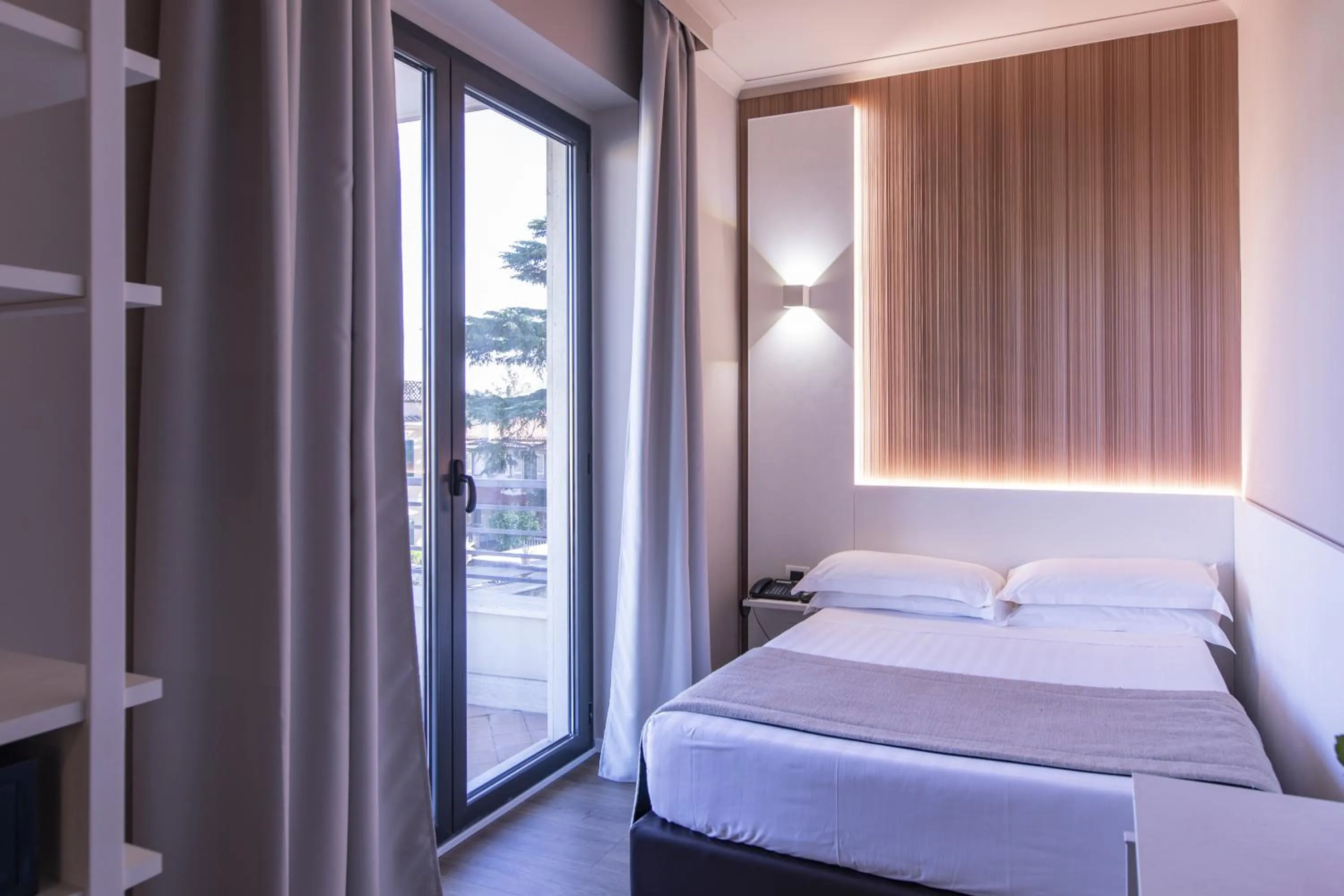 Bed in Garner Hotel Rome Aurelia by IHG