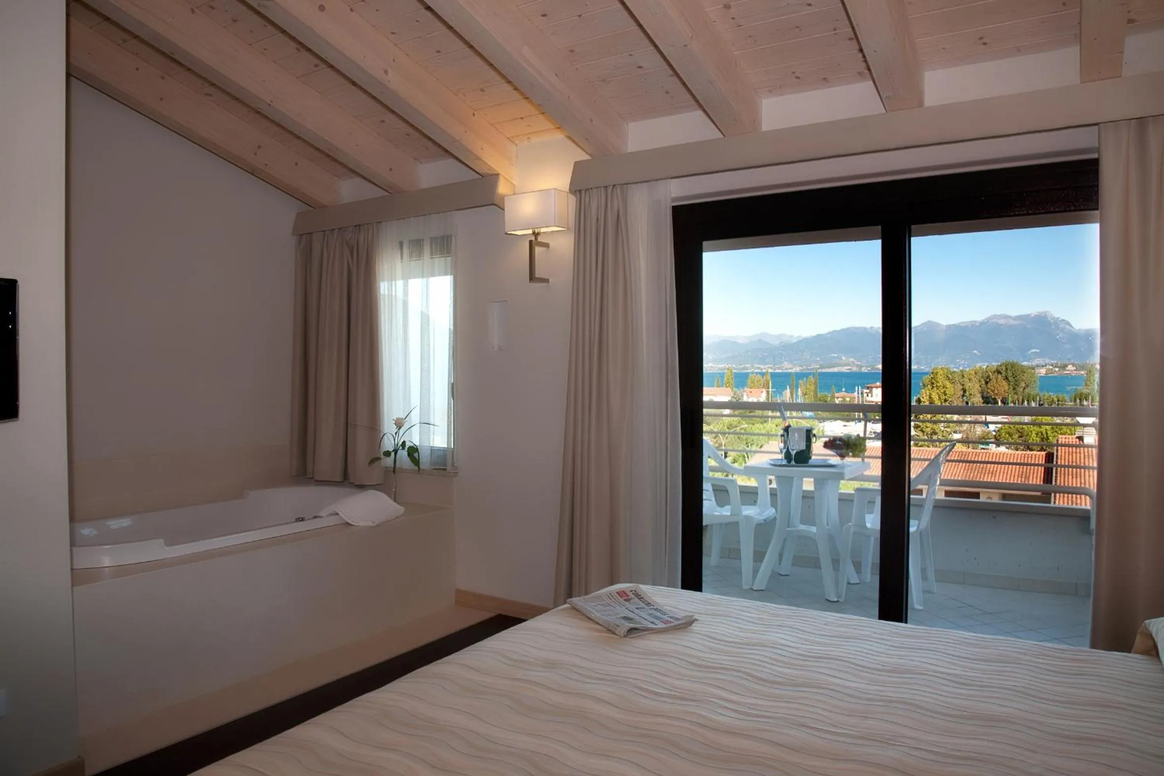 Balcony/Terrace, Bed in Hotel Porto Azzurro