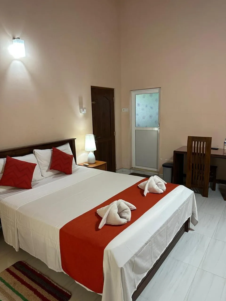 Bed in Lahiru Airport Villa