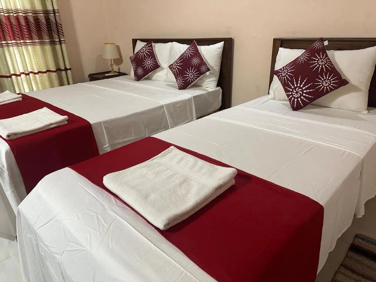 Bed in Lahiru Airport Villa