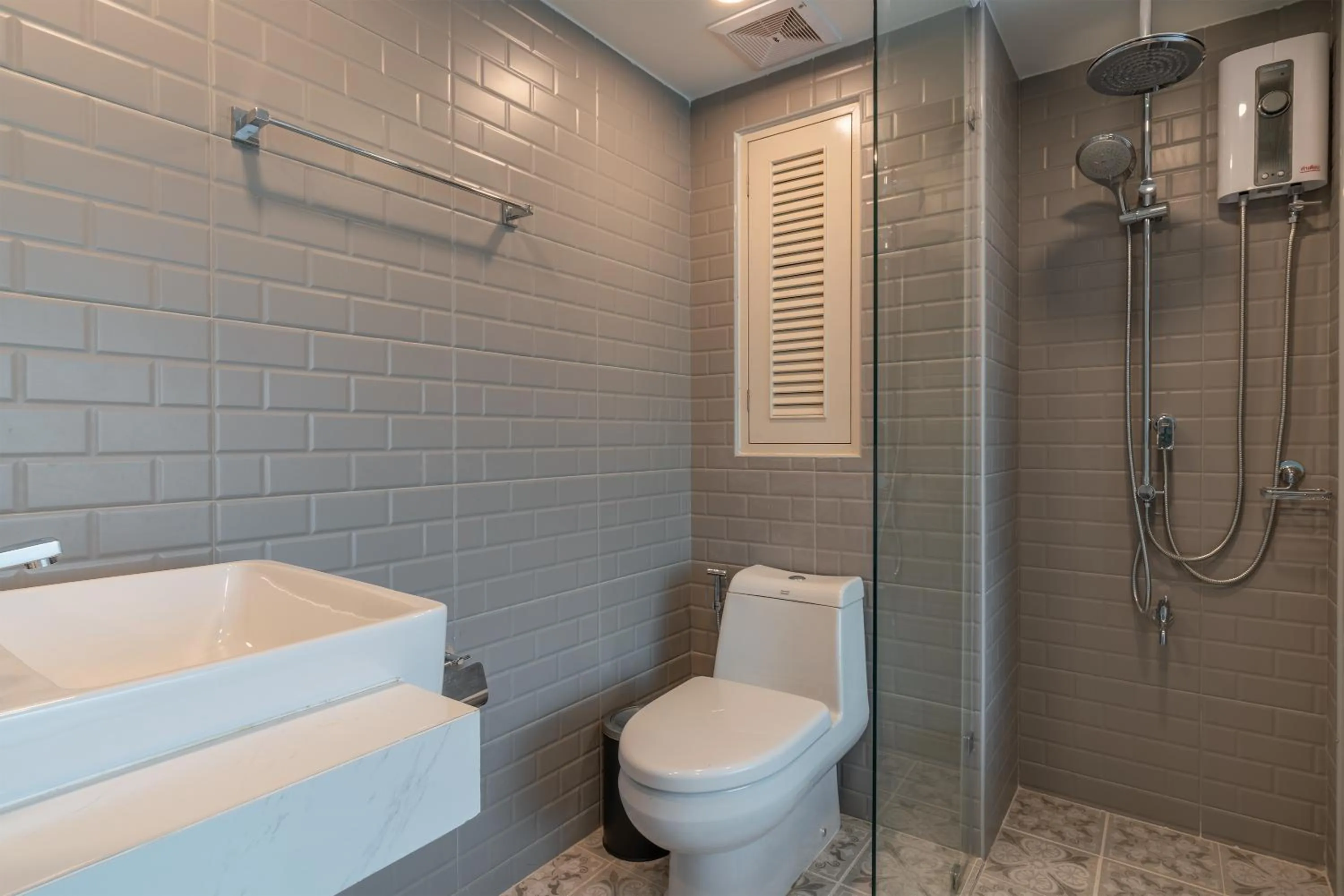 Shower in MOMO Hotel Chiang Mai