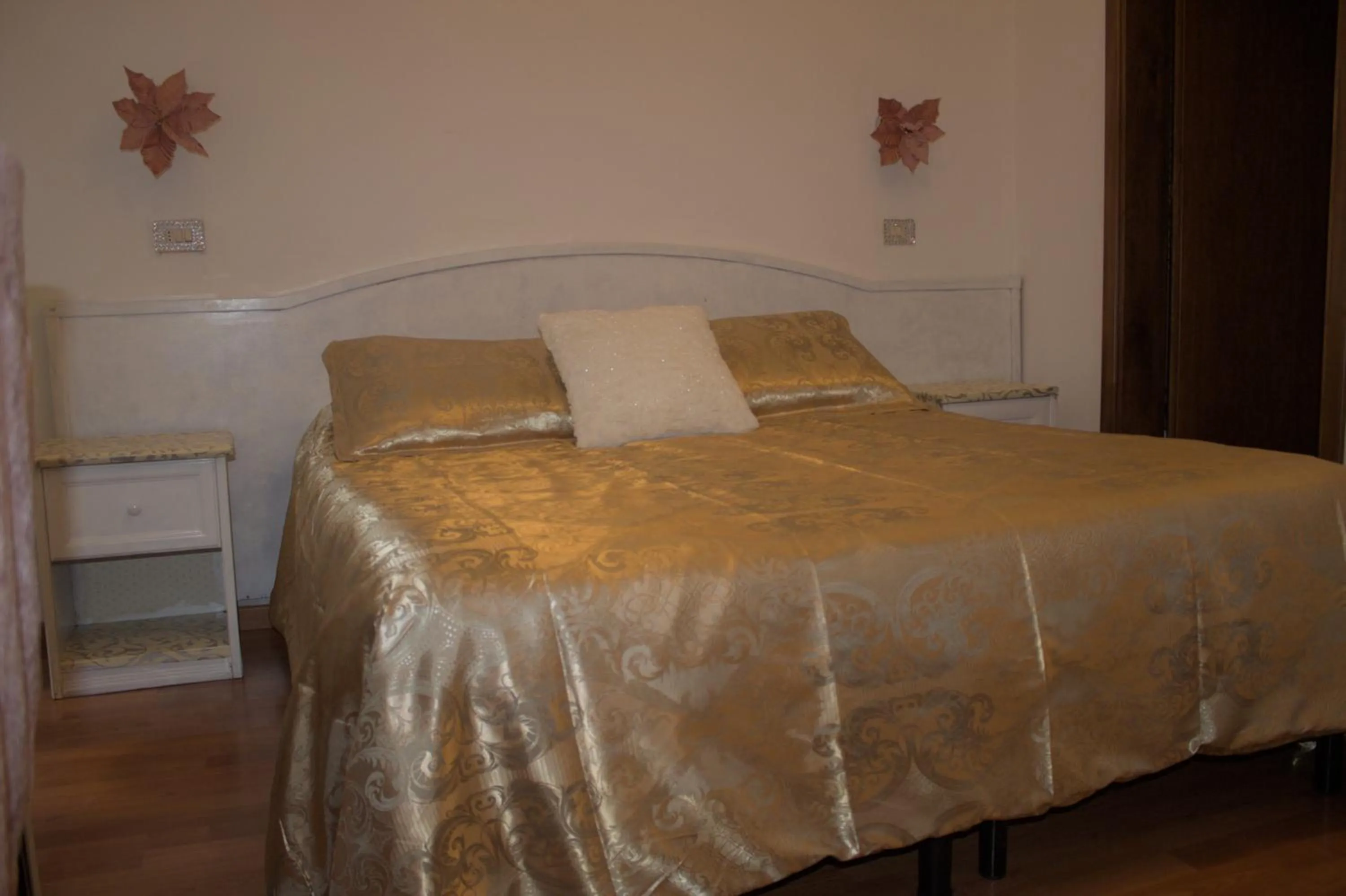 Photo of the whole room, Bed in Soggiorno Madrid