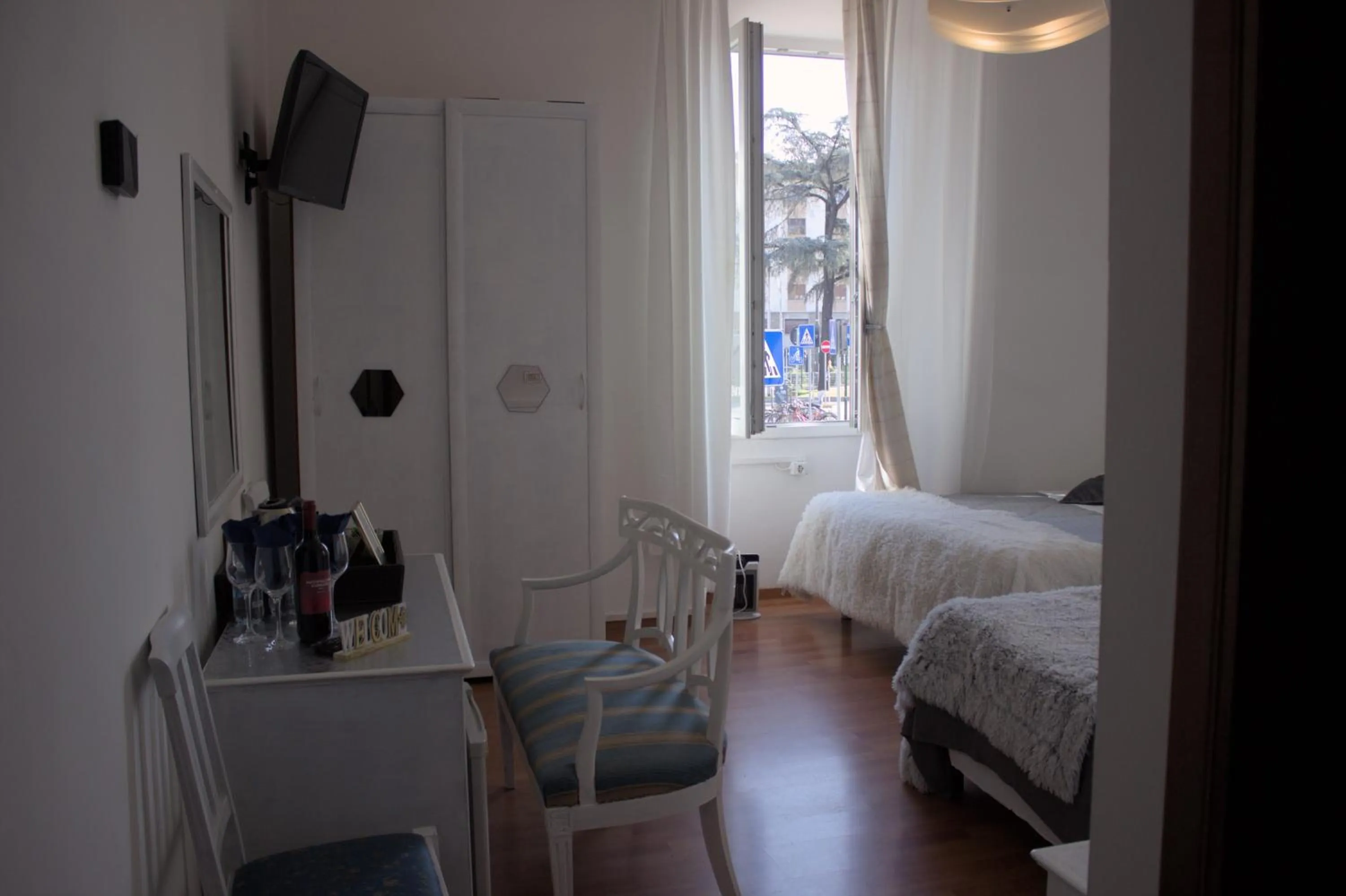 Photo of the whole room, Bed in Soggiorno Madrid