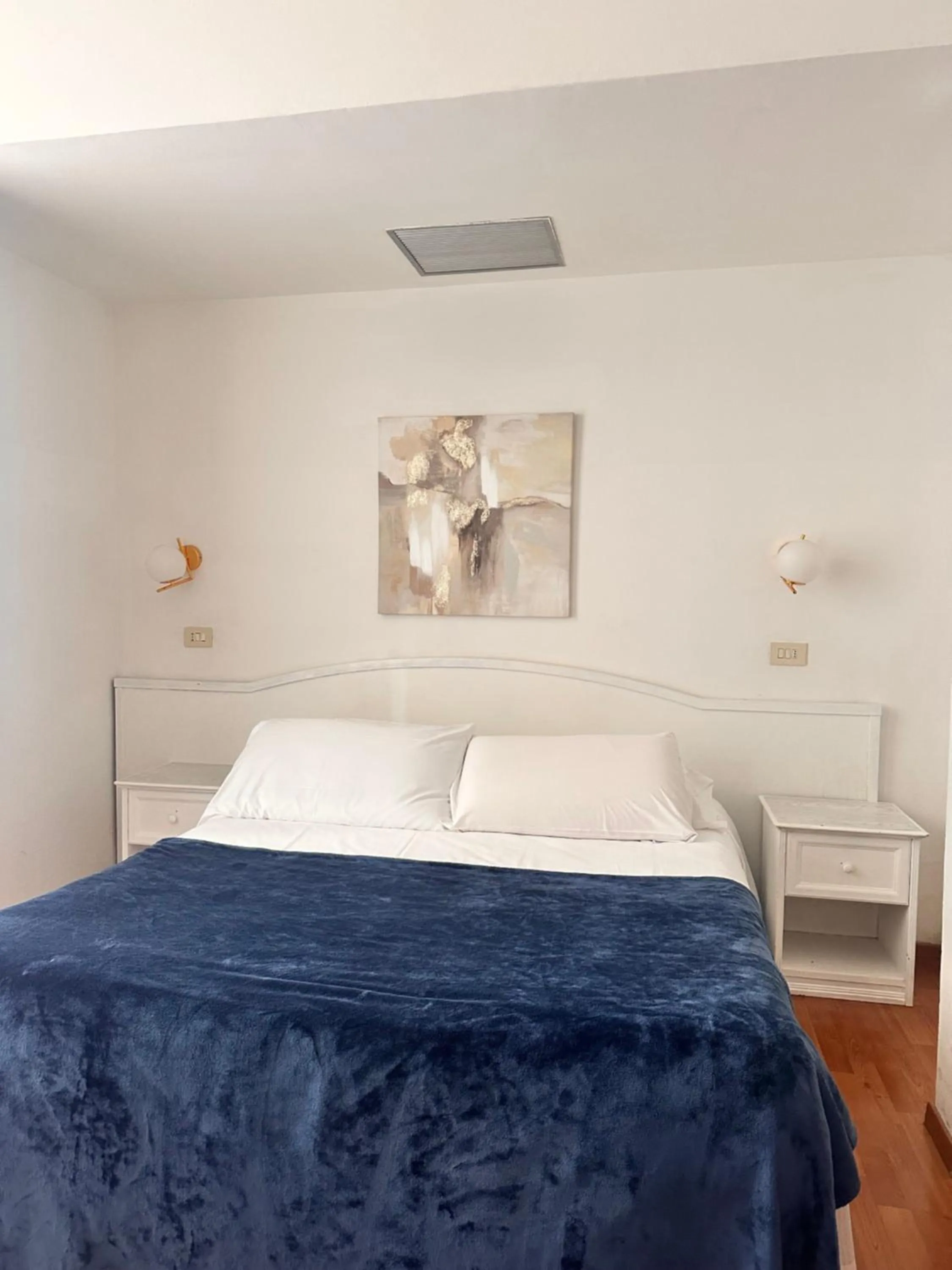 Photo of the whole room, Bed in Soggiorno Madrid