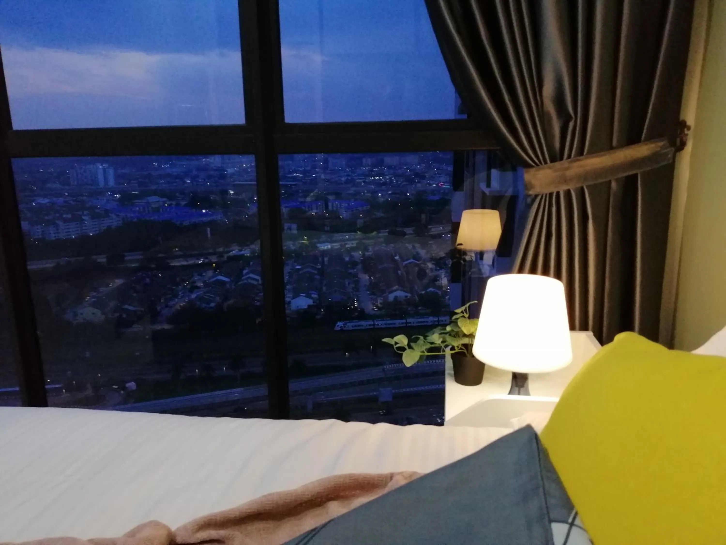 Mountain view, Bed in Astetica Residences @ Seri Kembangan