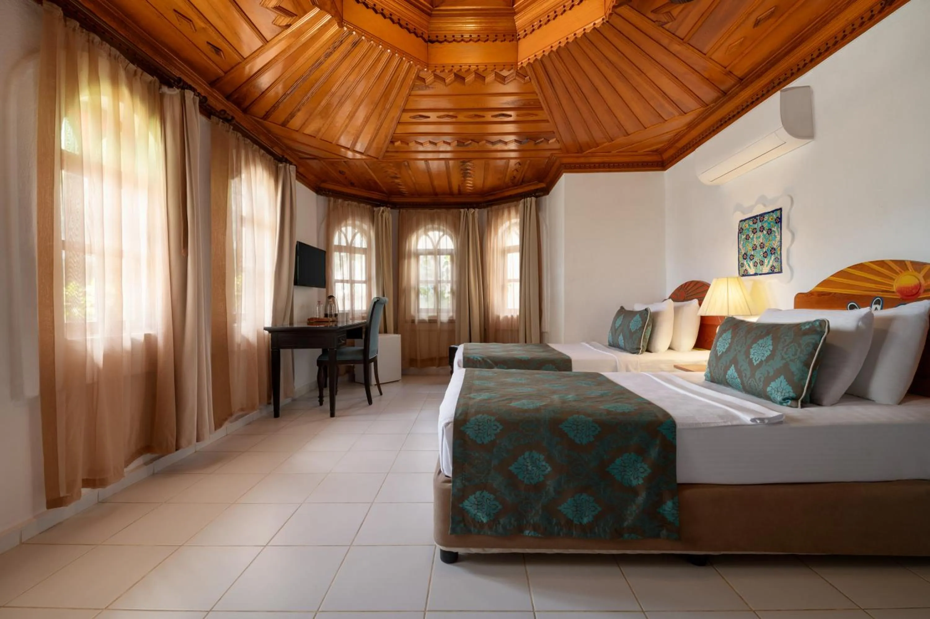 Photo of the whole room, Bed in Wyndham Datca Perili Bay