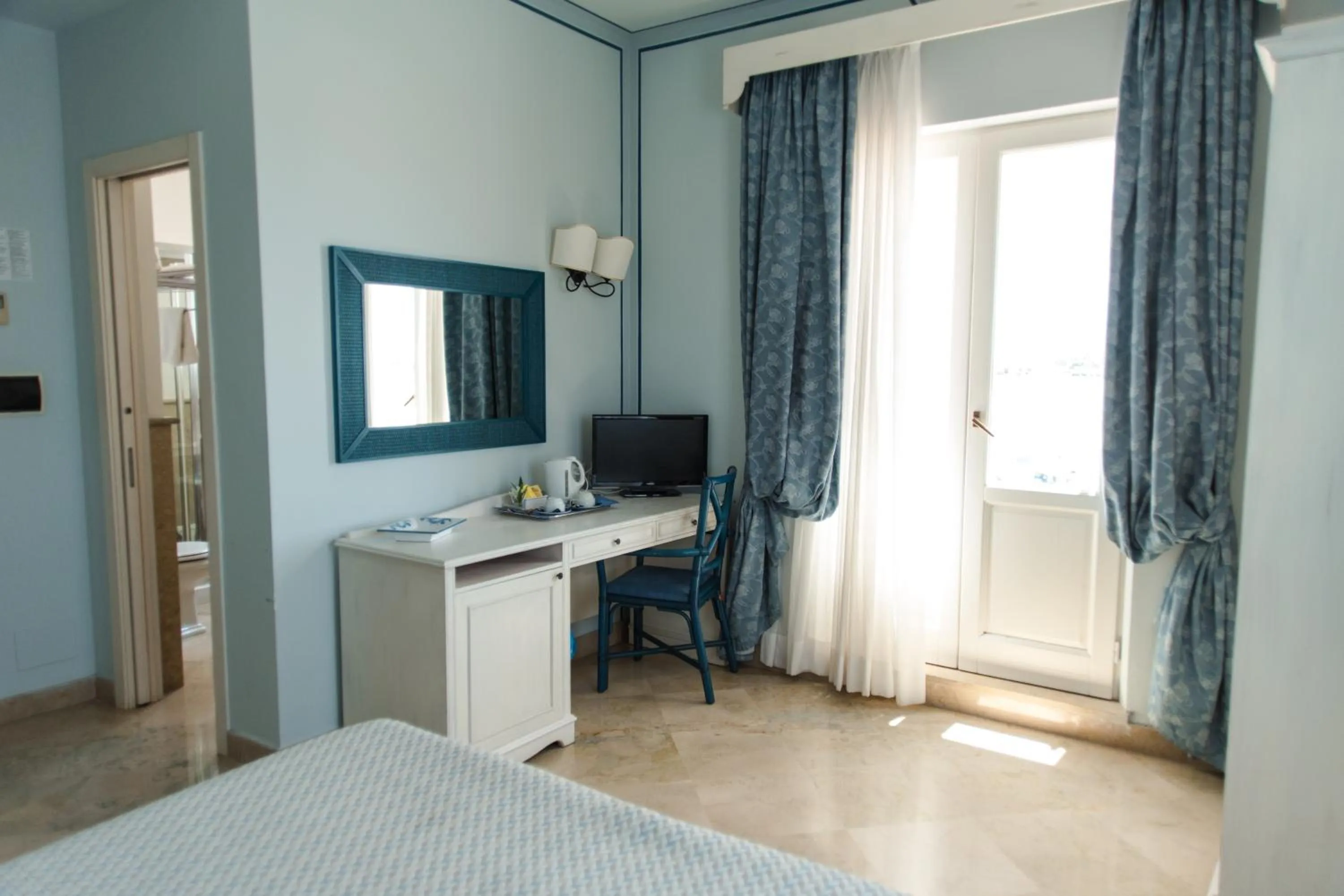 Photo of the whole room, Bed in Relais Antiche Saline