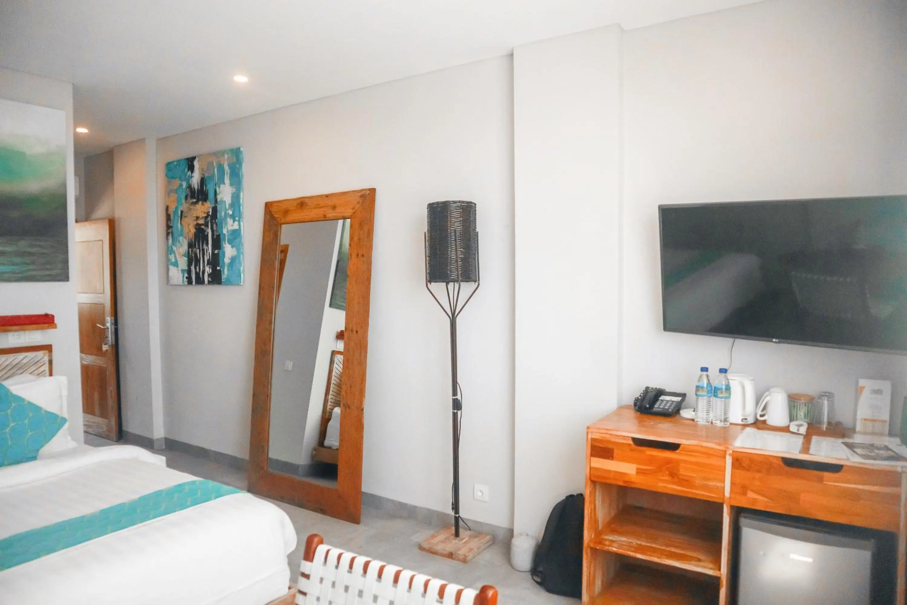 Communal lounge/ TV room, Bed in Harbour Komodo Hotel