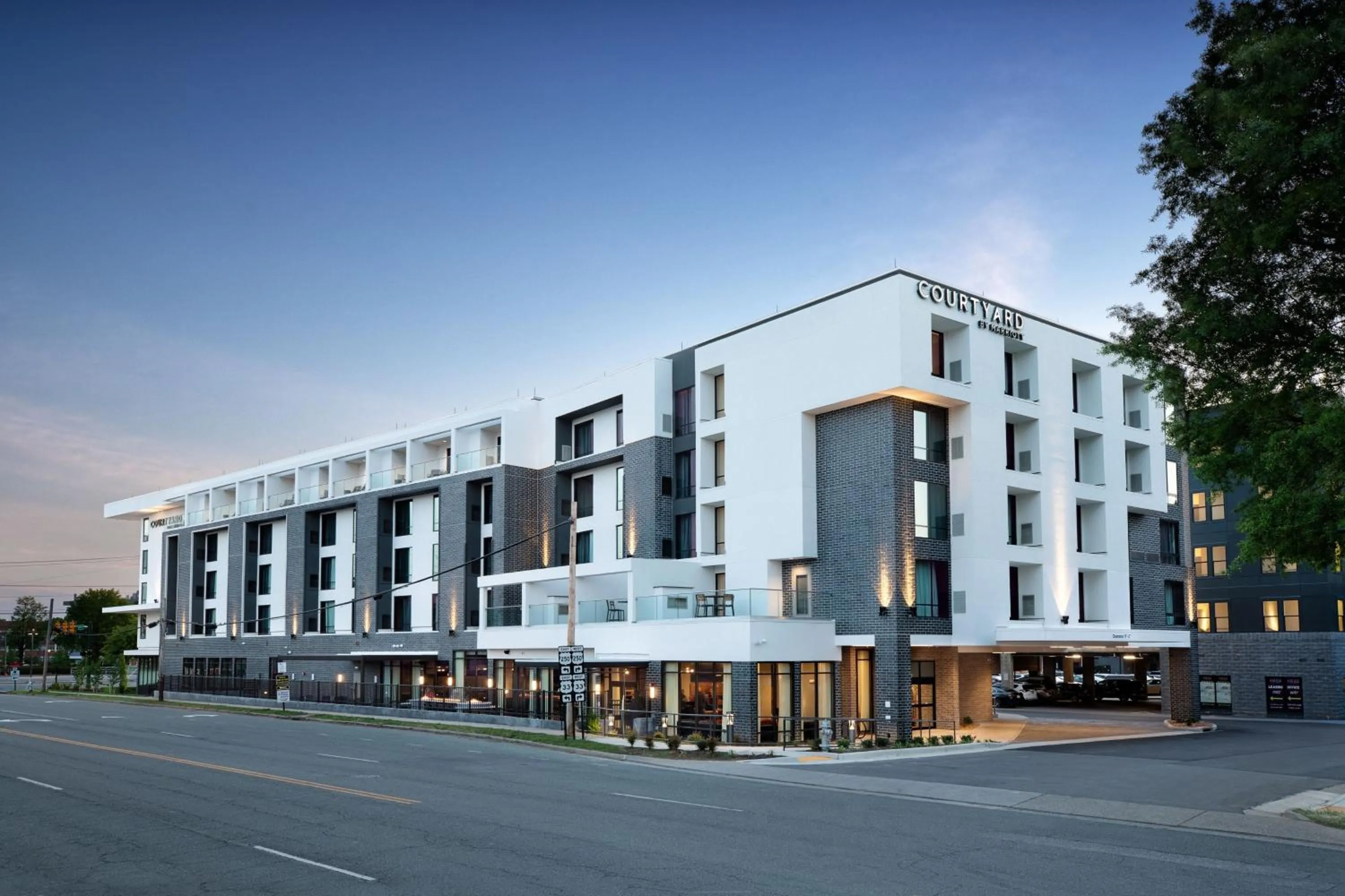 Property building in Courtyard by Marriott Richmond Scott's Addition