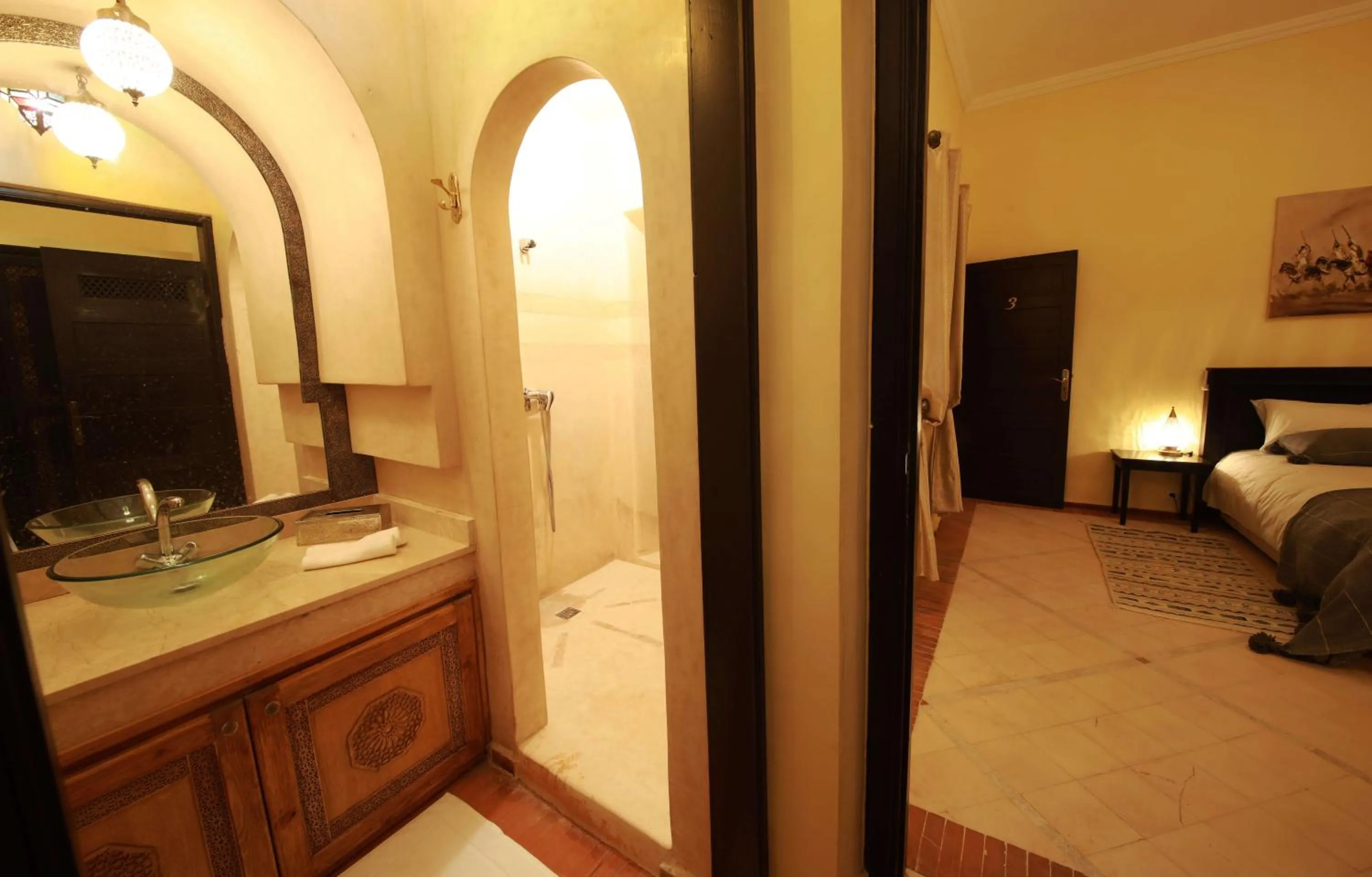 Bathroom, Bed in Le petit Château des Anges