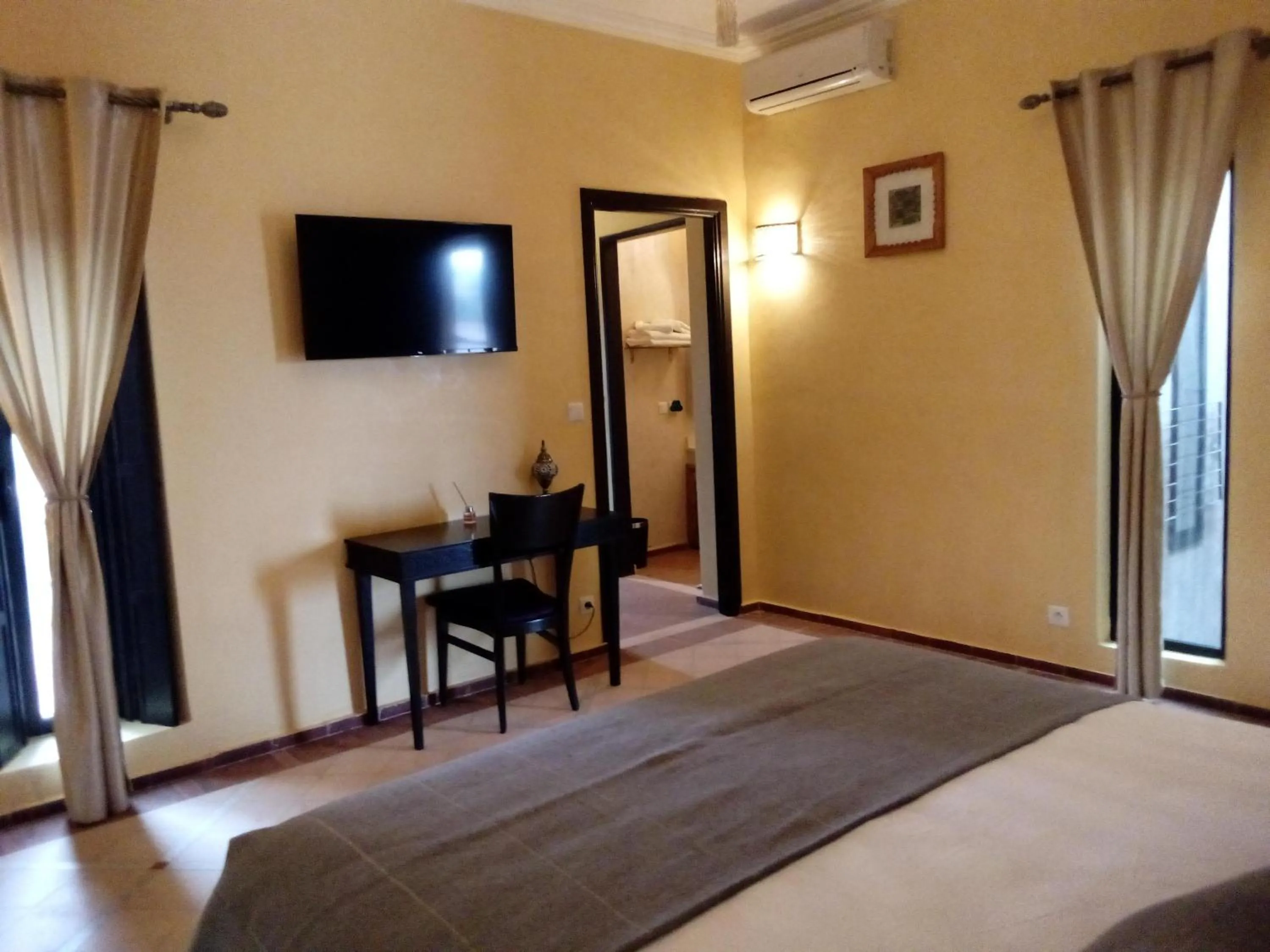 Bedroom, Bed in Le petit Château des Anges