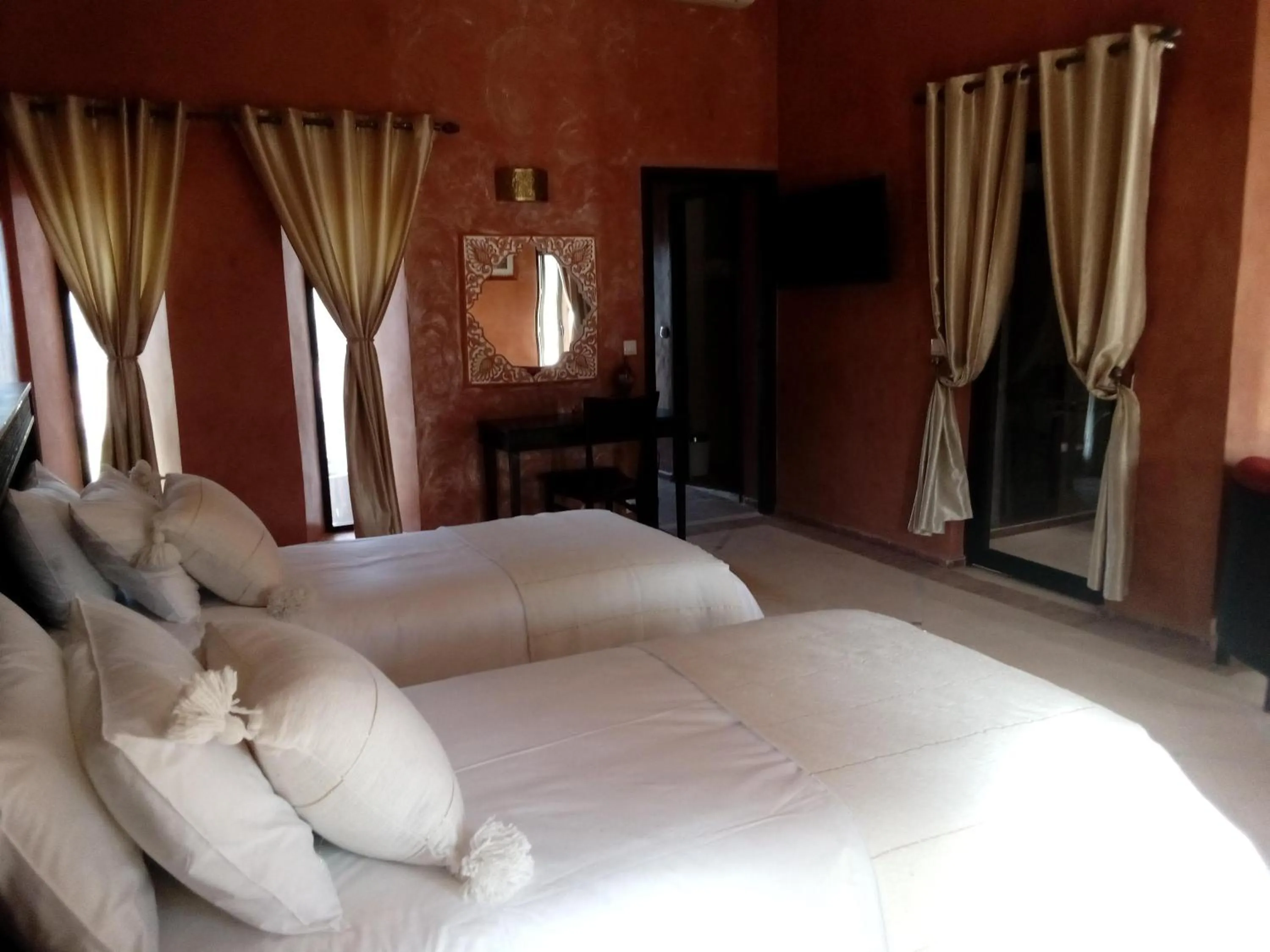 Bedroom, Bed in Le petit Château des Anges