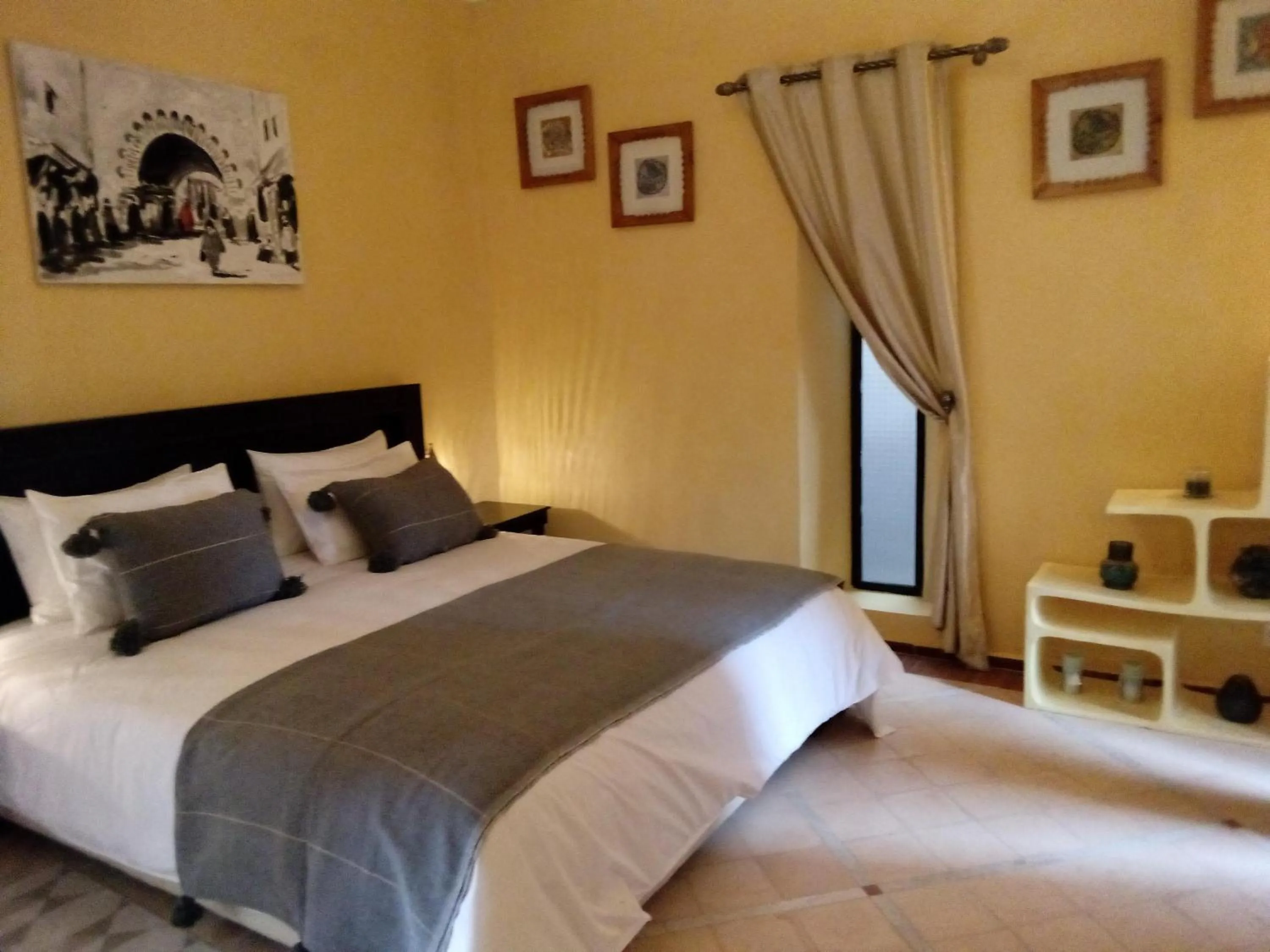 Bedroom, Bed in Le petit Château des Anges