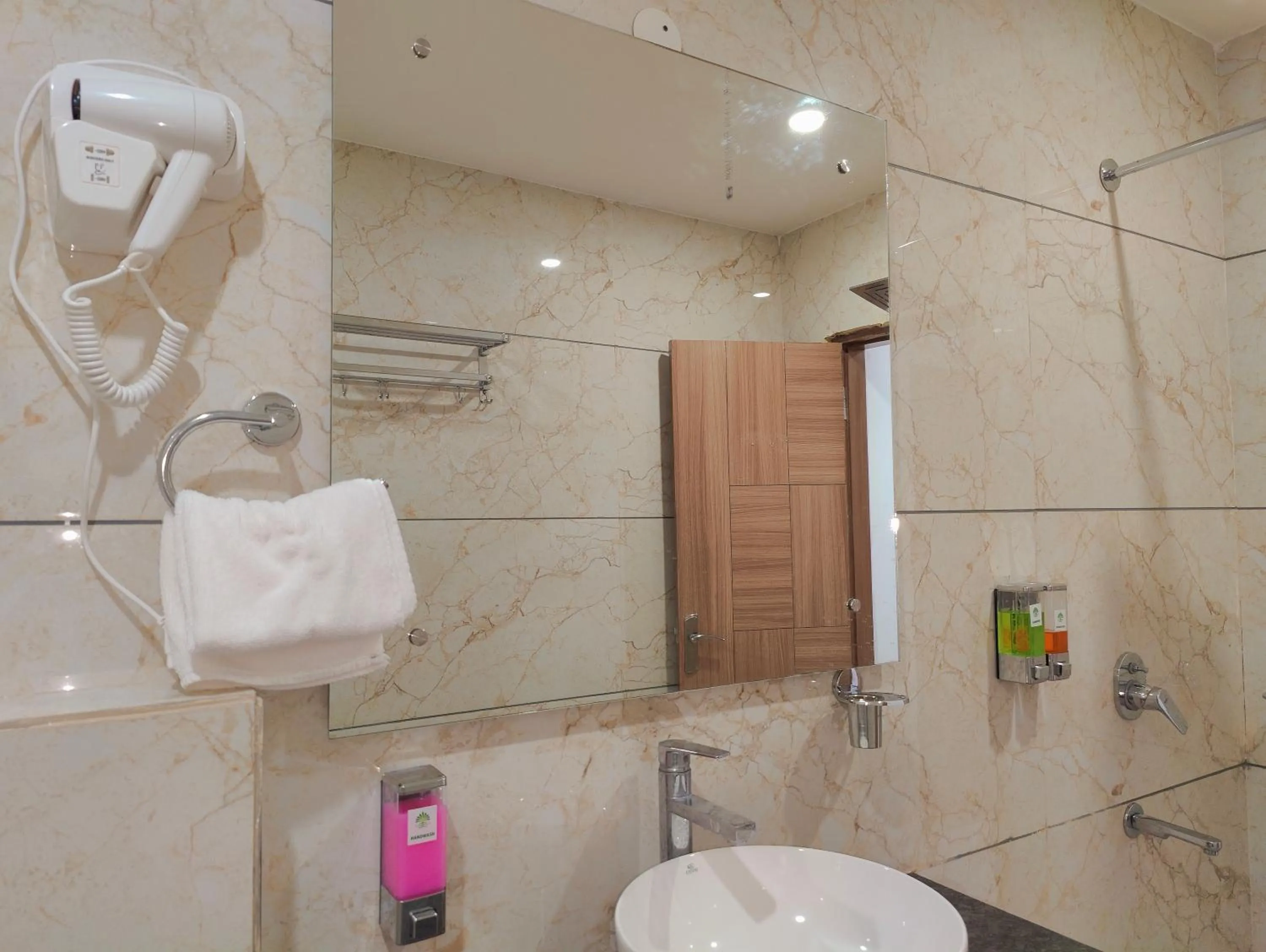 Shower in Hotel Decent Suites - Delhi Airport