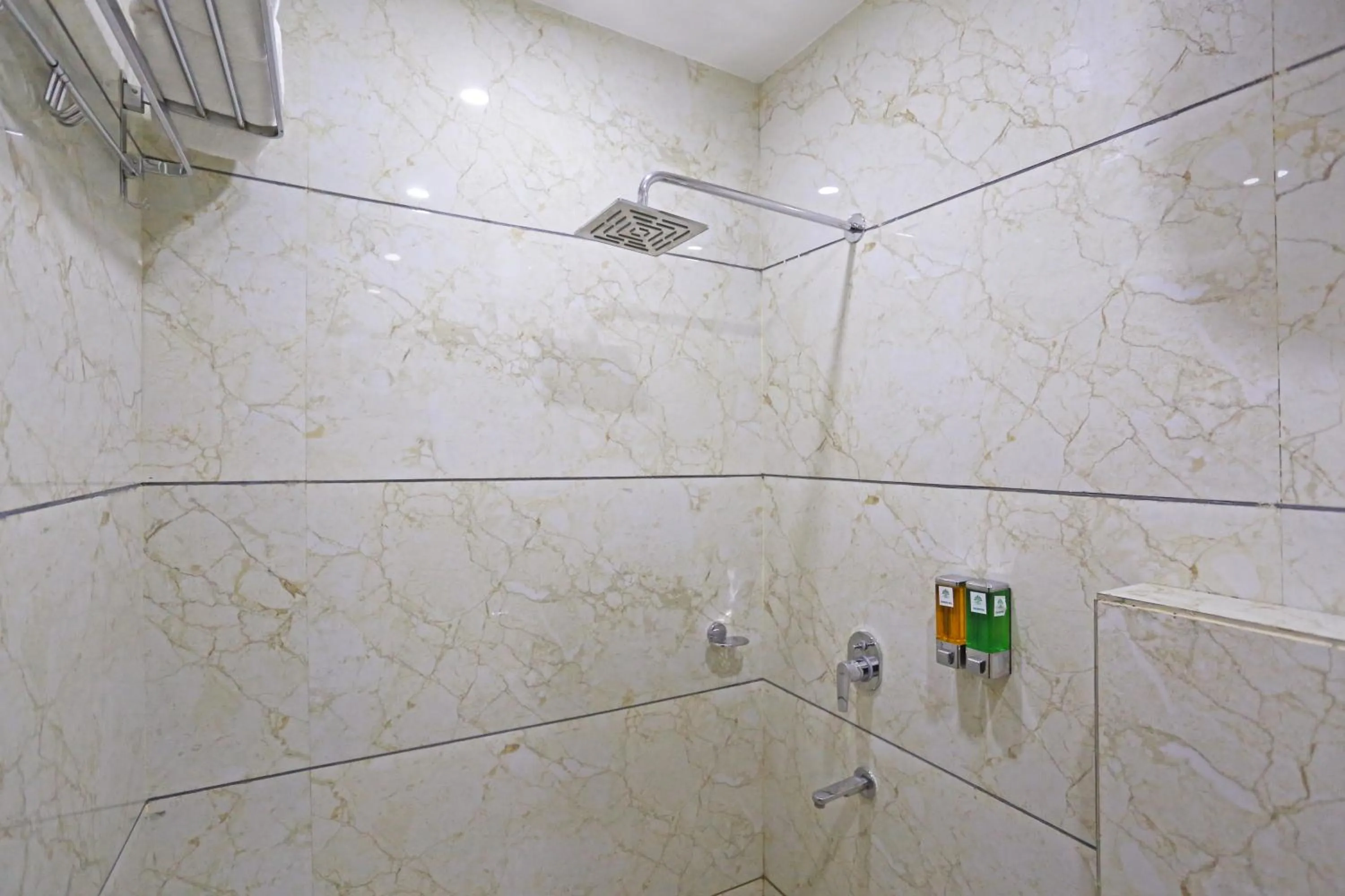 Shower in Hotel Decent Suites - Delhi Airport