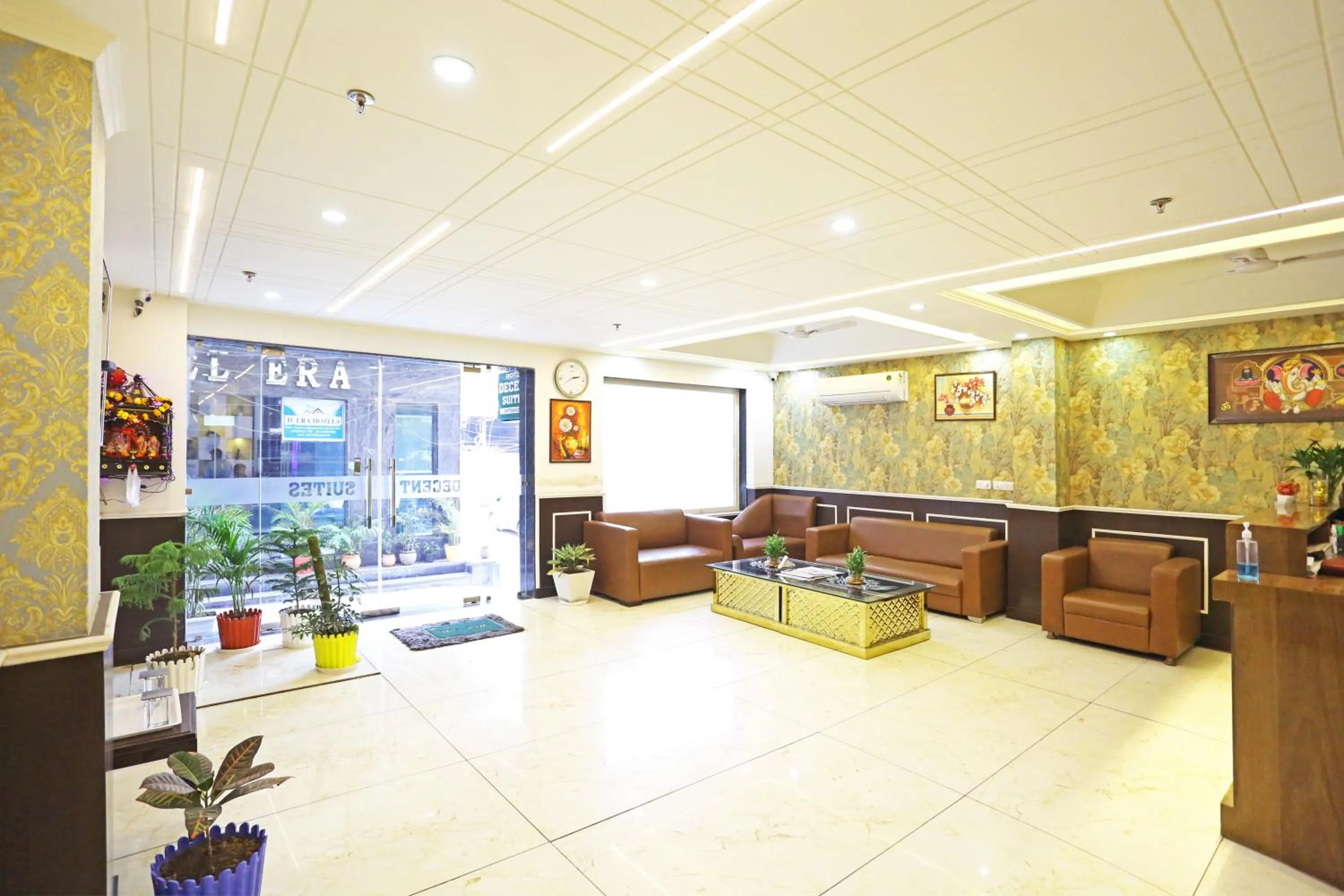 Lobby or reception in Hotel Decent Suites - Delhi Airport