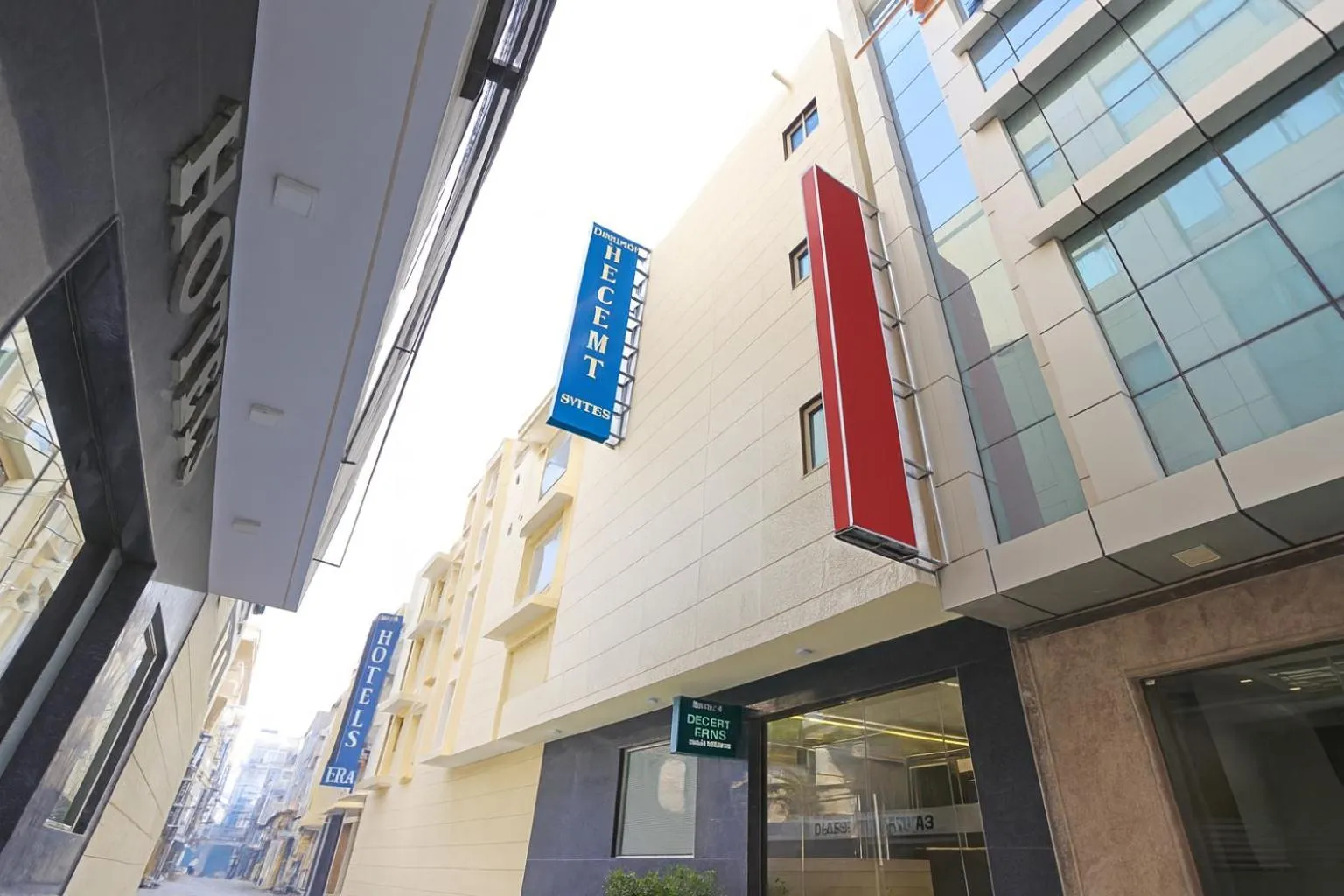 Property building in Hotel Decent Suites - Delhi Airport