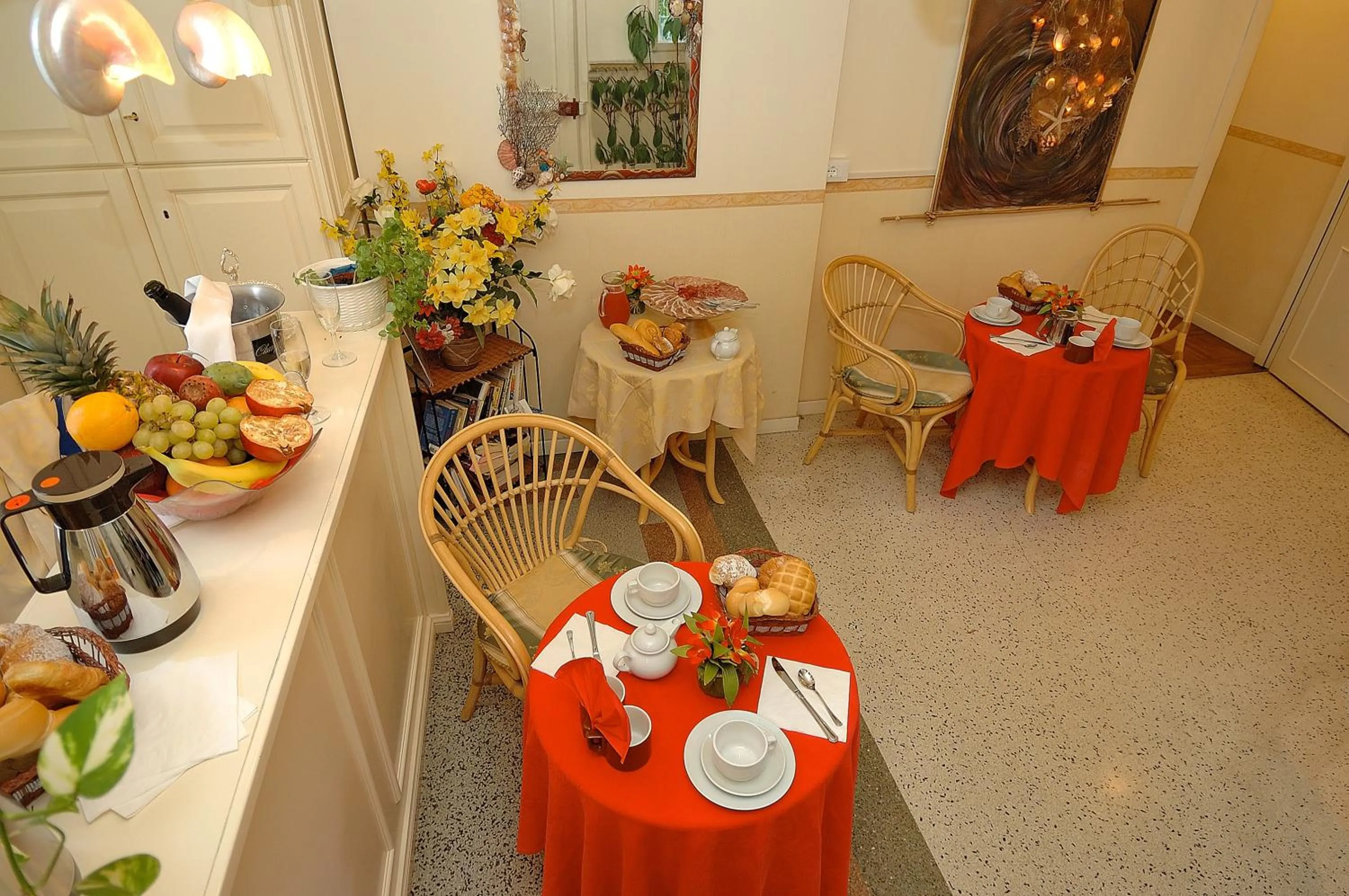 Dining area in Villa Angelica