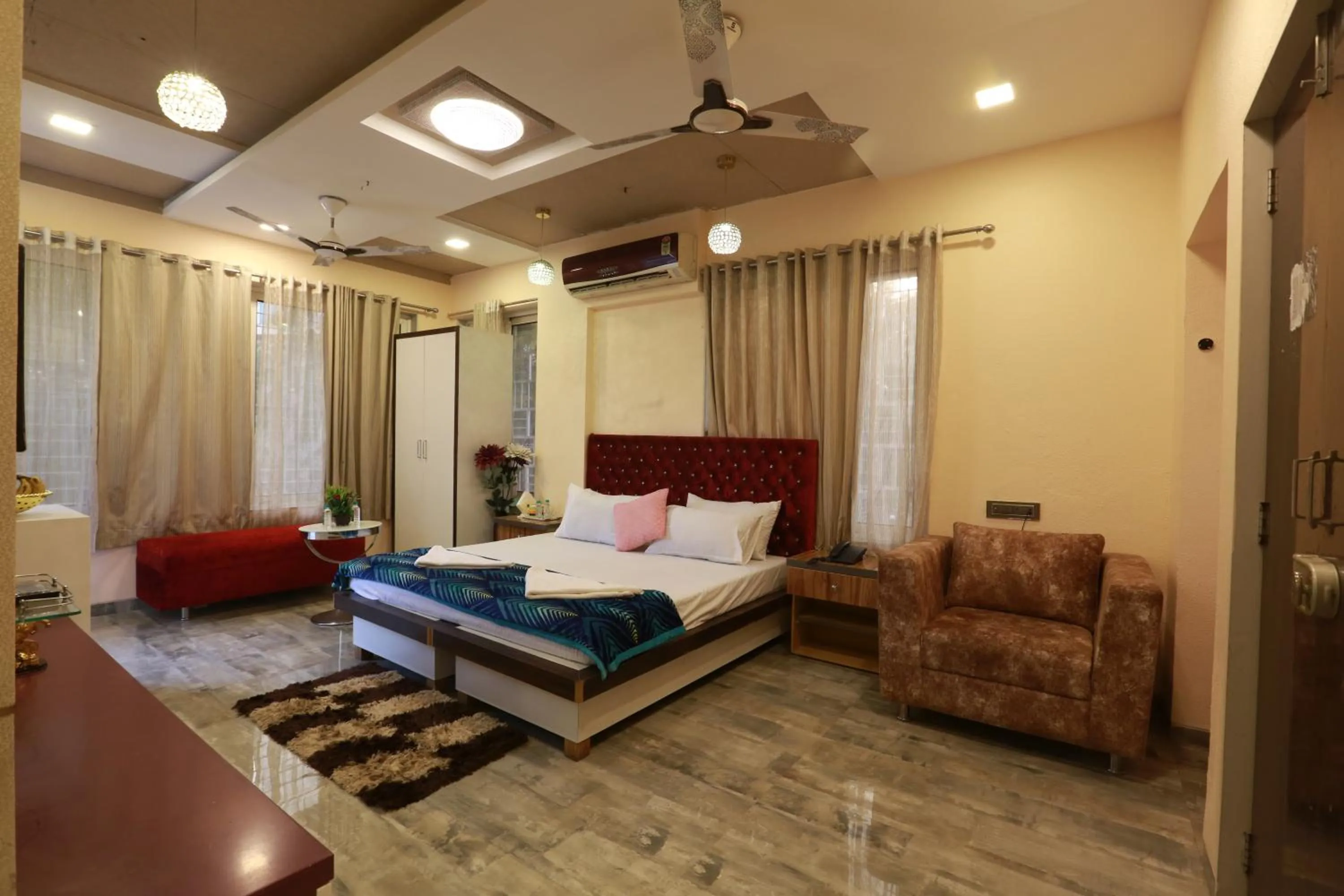 Photo of the whole room, Bed in Villa Residency