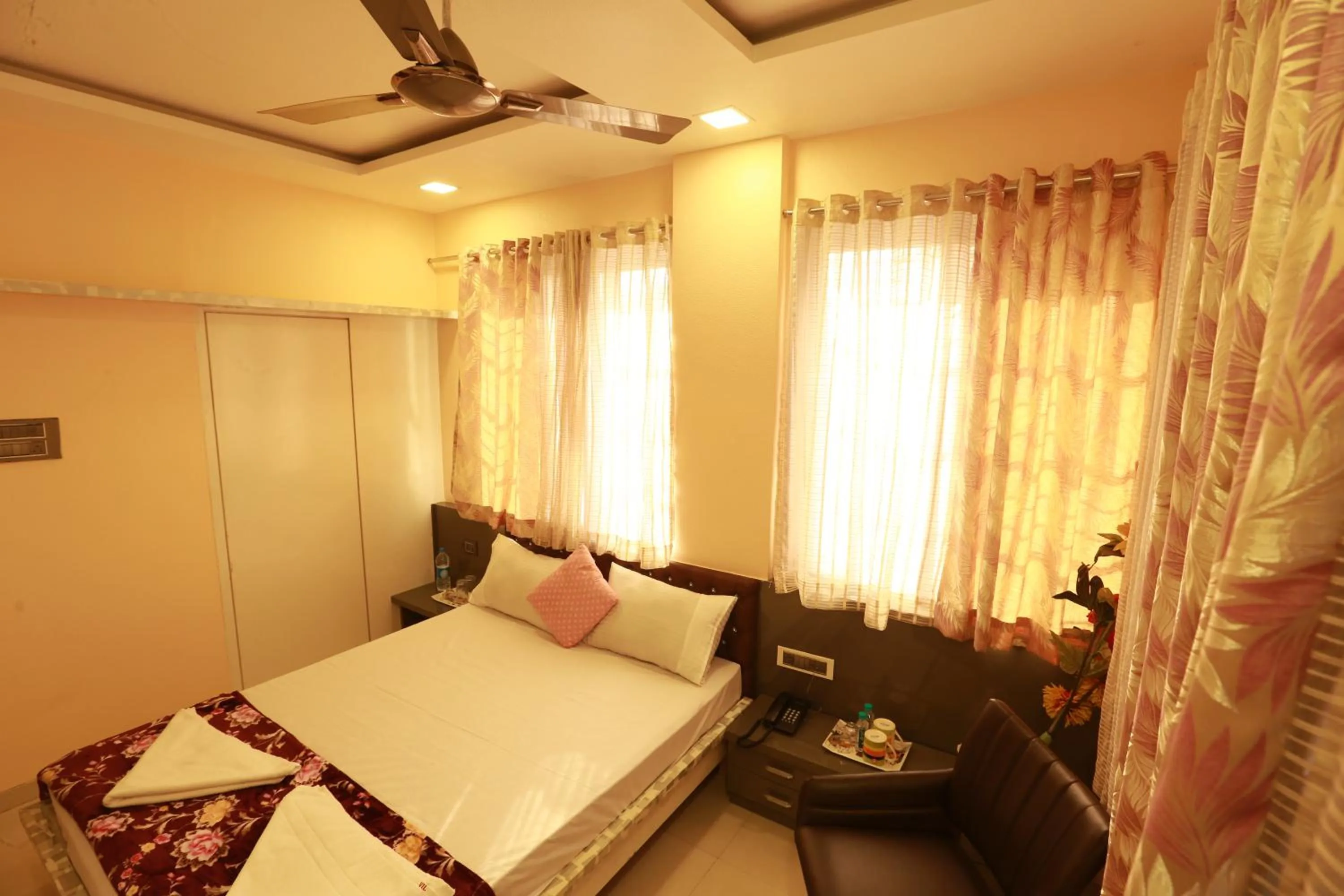 Photo of the whole room, Bed in Villa Residency