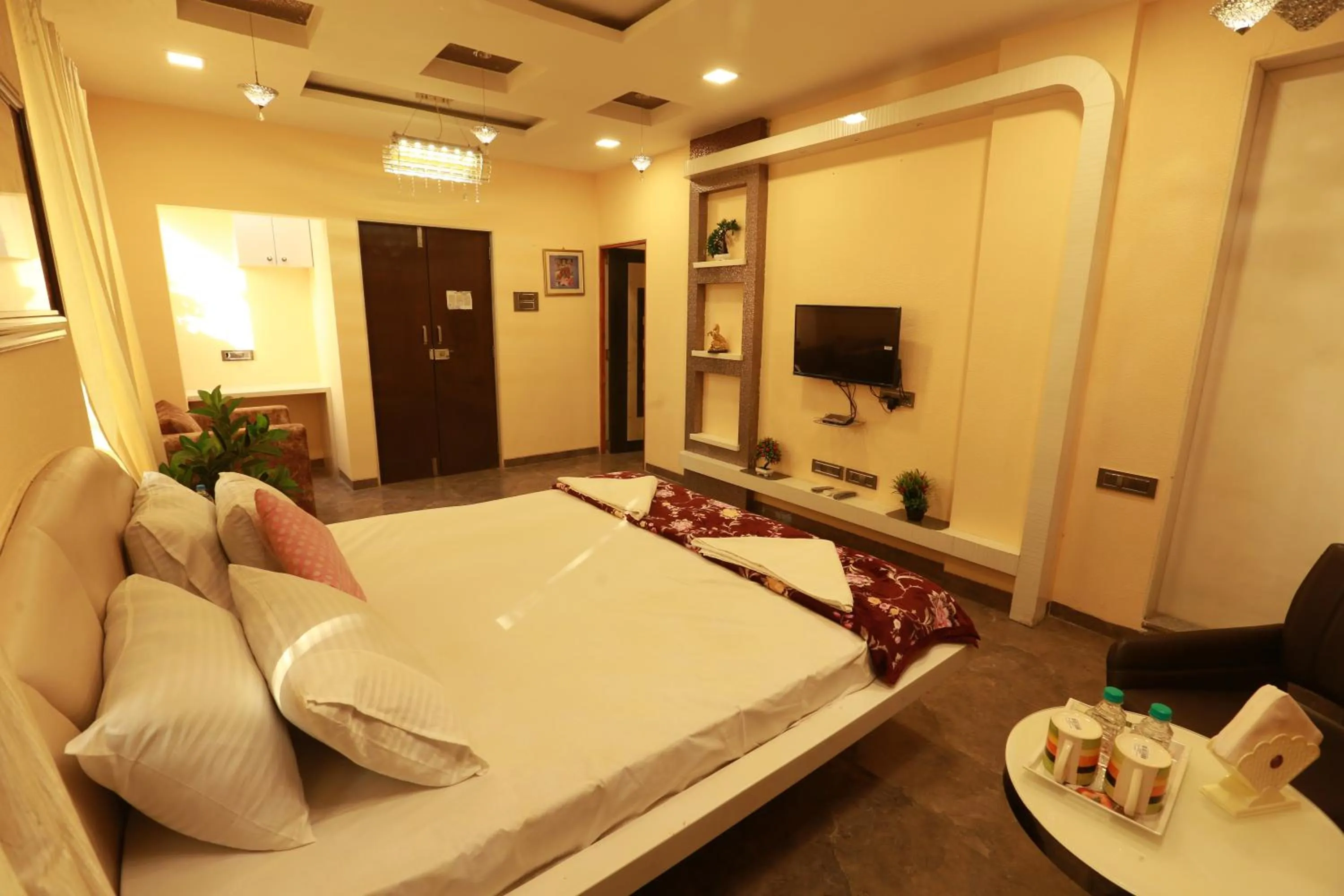 Photo of the whole room, Bed in Villa Residency