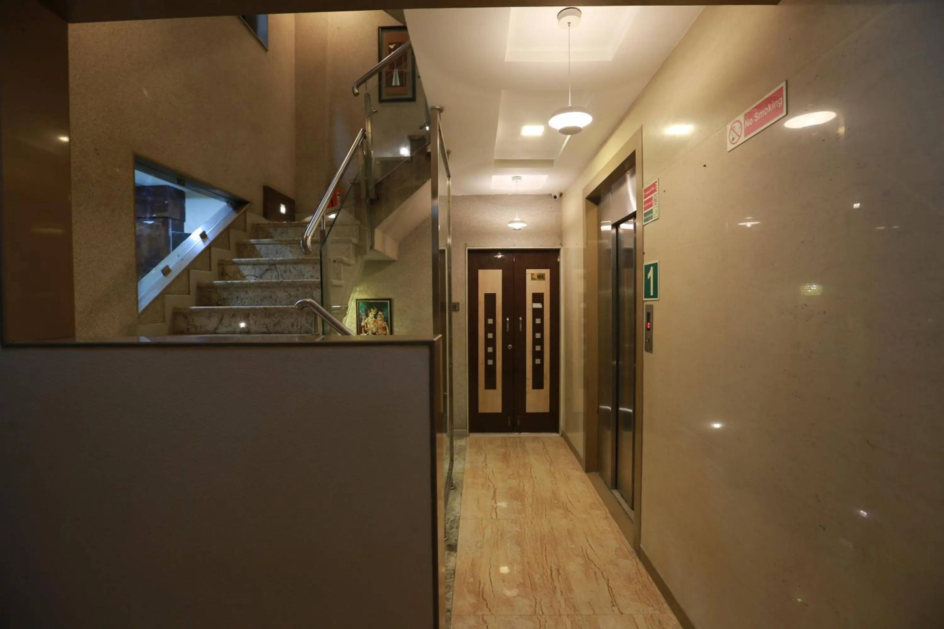 Facade/entrance in Villa Residency