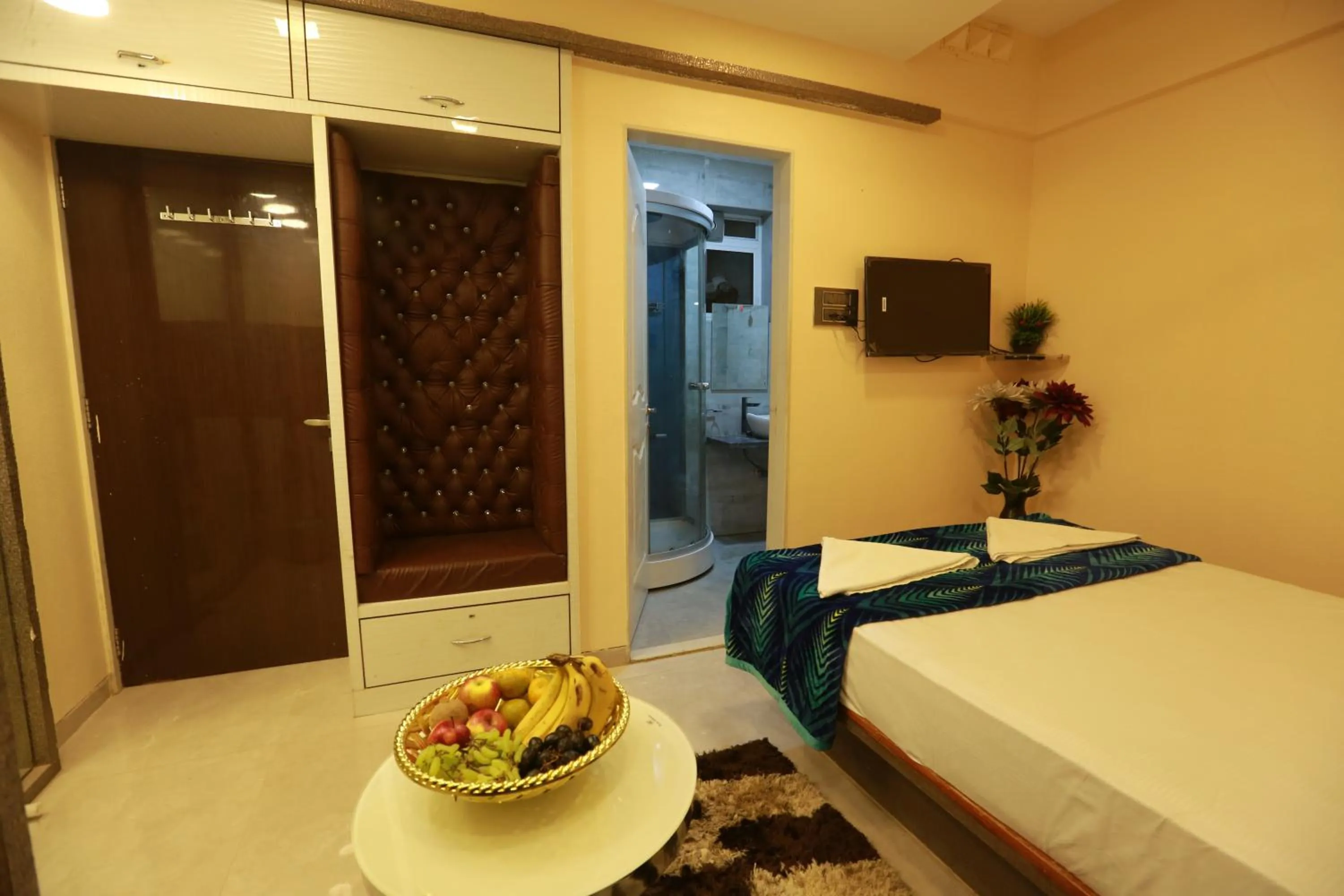 Photo of the whole room, Bed in Villa Residency