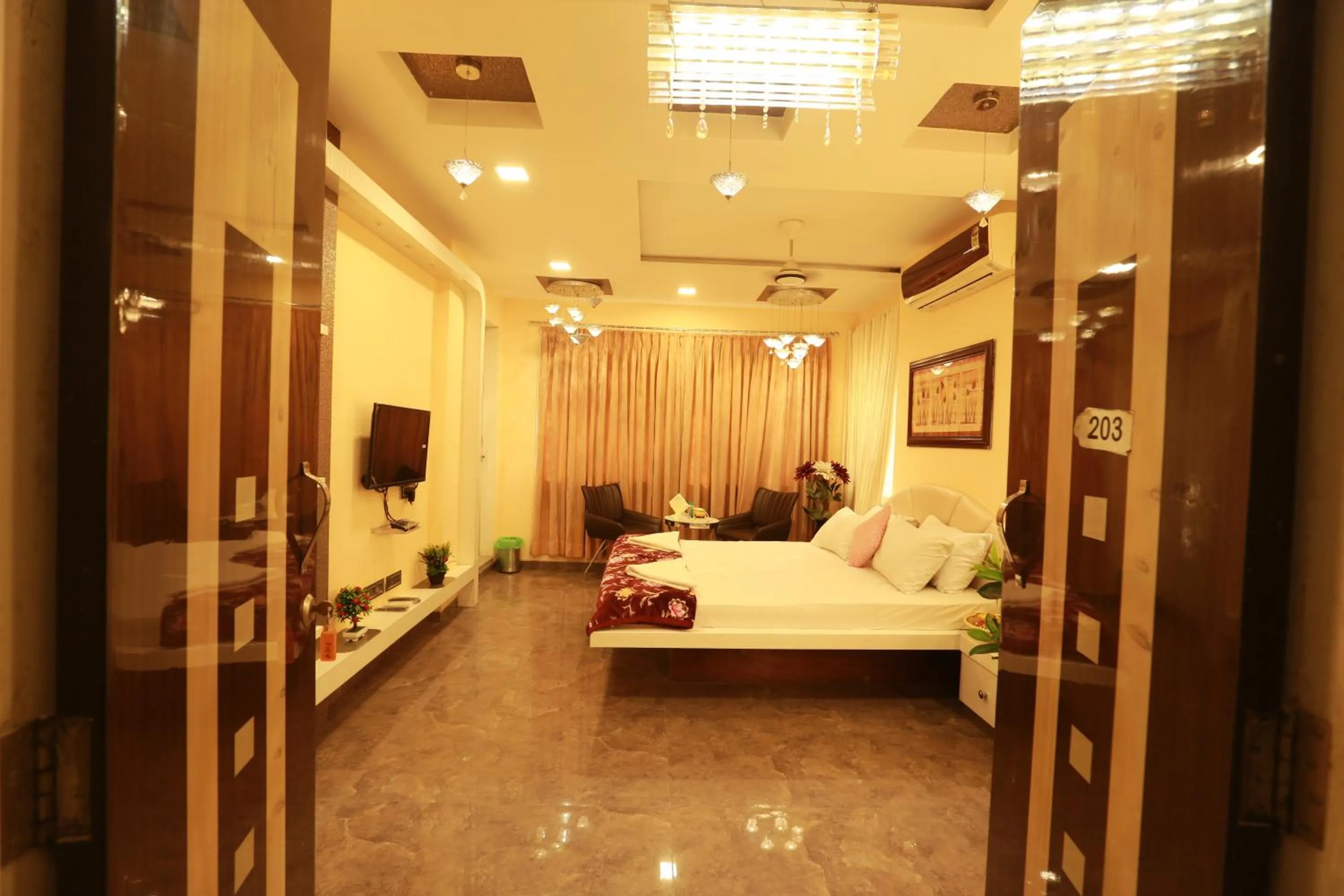 Photo of the whole room, Bed in Villa Residency